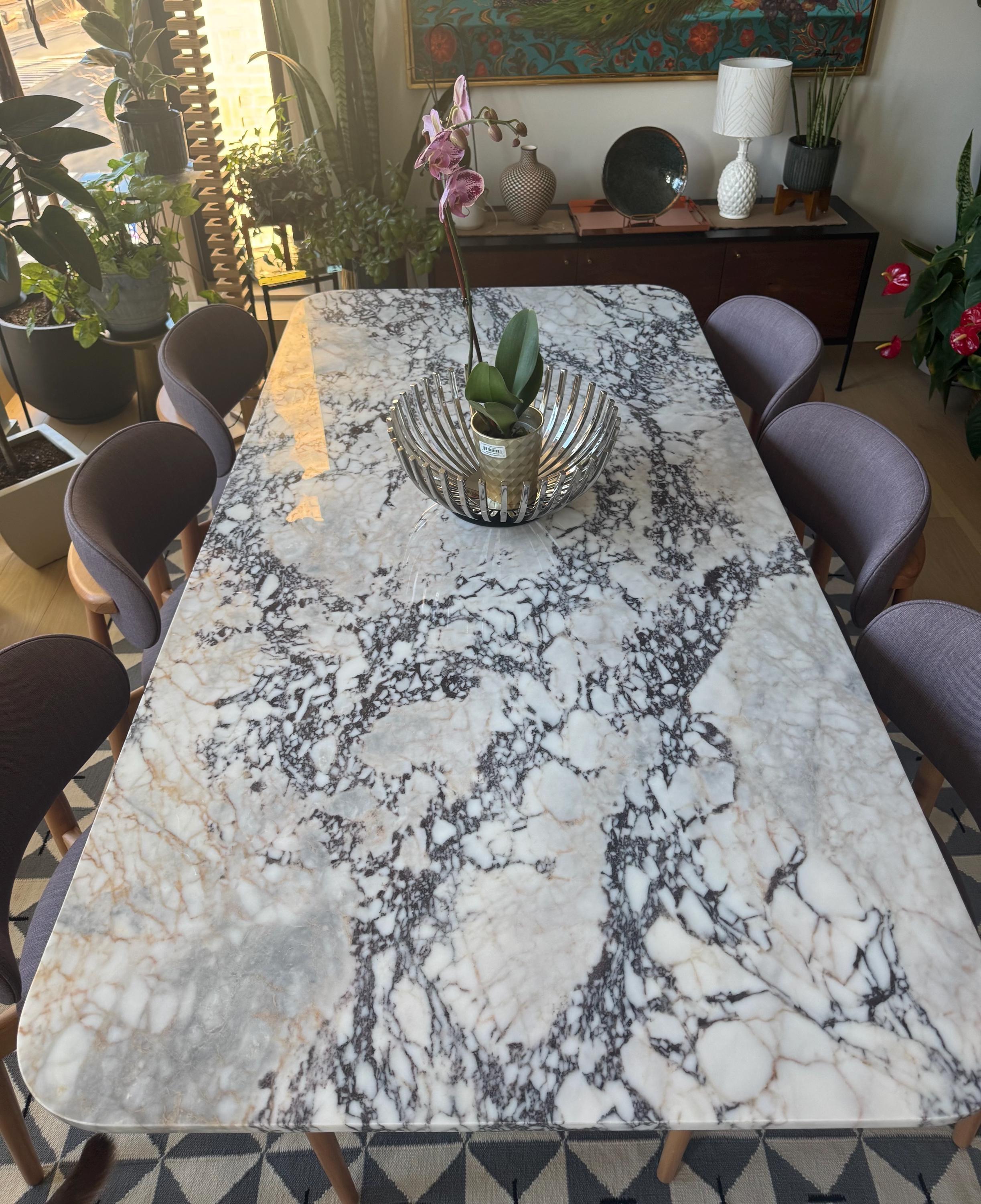 https://a.1stdibscdn.com/customizable-calacatta-viola-marble-dining-table-in-rectangular-design-for-sale-picture-7/f_91932/f_483138021768392778867/david1_master.jpg
