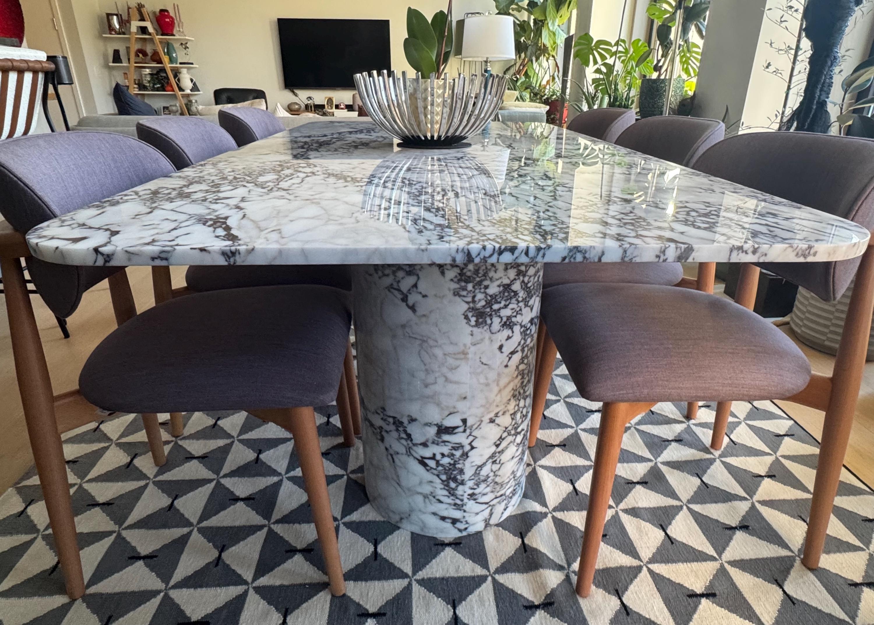 https://a.1stdibscdn.com/customizable-calacatta-viola-marble-dining-table-in-rectangular-design-for-sale-picture-3/f_91932/f_483138021768392778508/david_3_master.jpg
