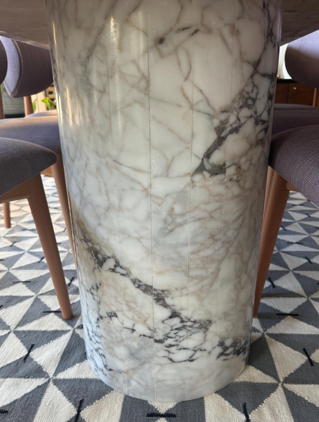 https://a.1stdibscdn.com/customizable-calacatta-viola-marble-dining-table-in-rectangular-design-for-sale-picture-4/f_91932/f_483138021768392777640/david_4_master.jpg