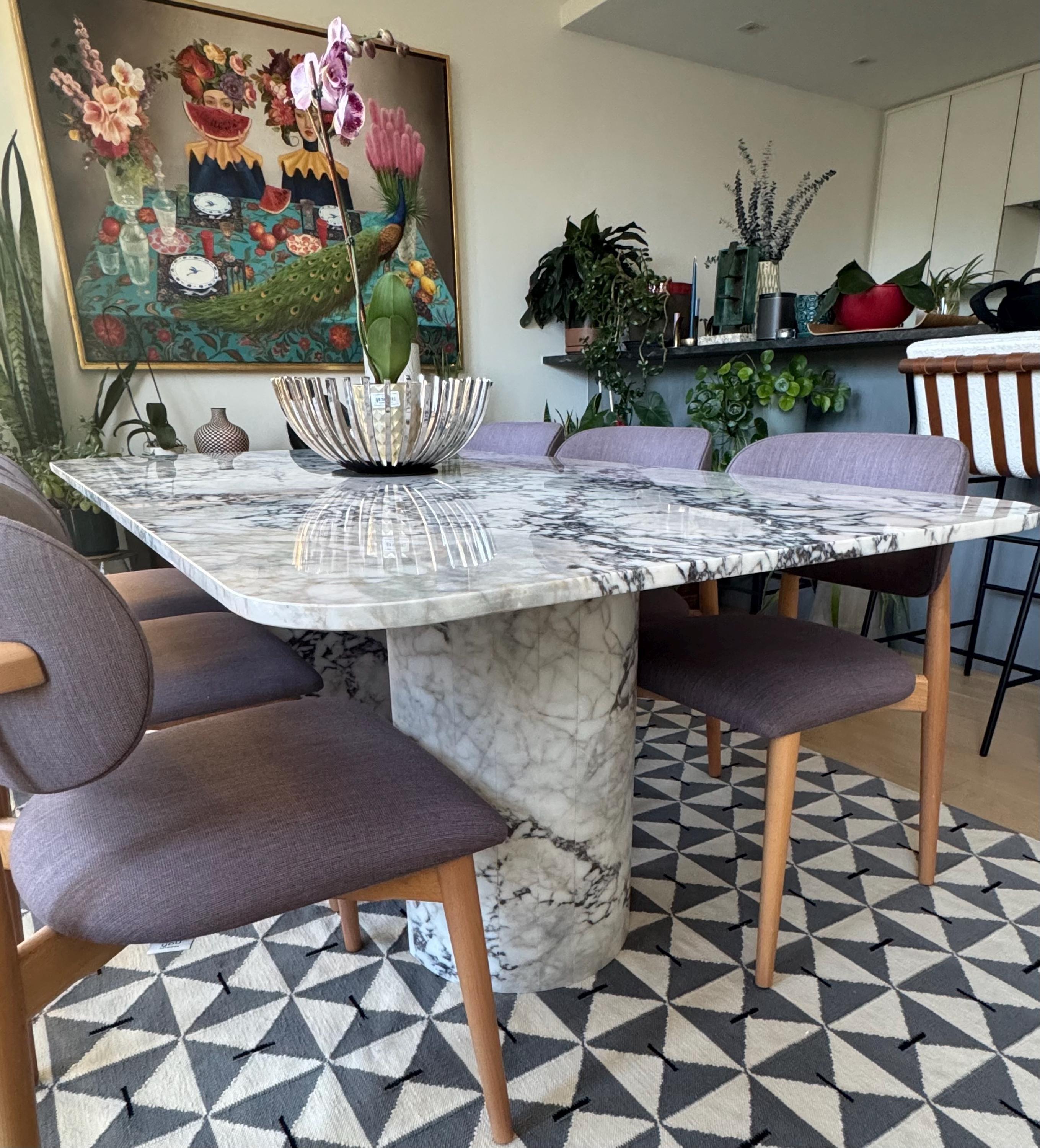 https://a.1stdibscdn.com/customizable-calacatta-viola-marble-dining-table-in-rectangular-design-for-sale-picture-6/f_91932/f_483138021768392778971/david_6_master.jpg