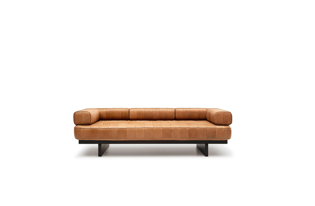 https://a.1stdibscdn.com/de-sede-ds-80-three-seat-sofa-in-nougat-upholstery-by-de-sede-design-team-for-sale-picture-10/f_16392/f_318178321673380671868/desede_ds_80_leather_chaise_02w_master.jpg