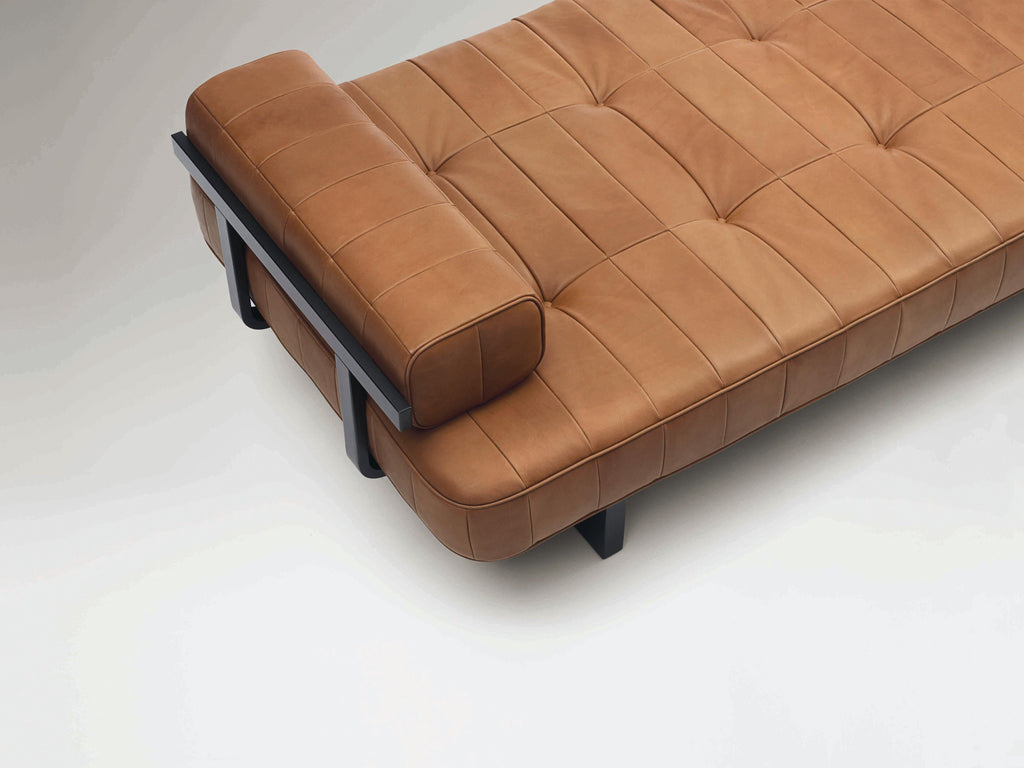 https://a.1stdibscdn.com/de-sede-ds-80-three-seat-sofa-in-nougat-upholstery-by-de-sede-design-team-for-sale-picture-9/f_16392/f_318178321673380671787/desede_ds_80_leather_chaise_03_master.jpg