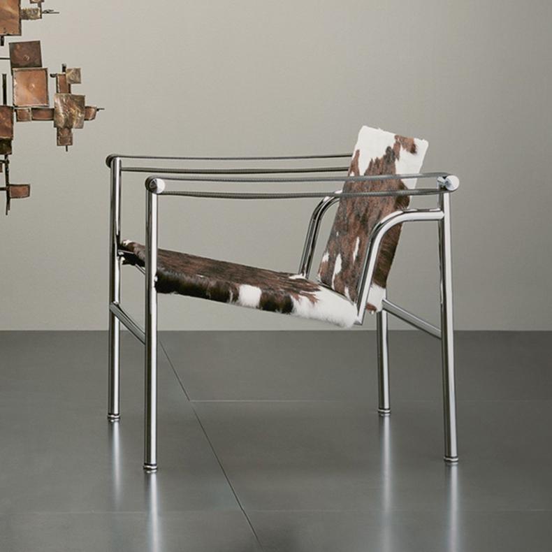 https://a.1stdibscdn.com/set-of-two-lc1-chairs-le-corbusier-pjeanneret-charlotte-perriand-by-cassina-for-sale-picture-4/f_14272/f_286105021652257742693/det_SET_1_lc1_3_master.jpg