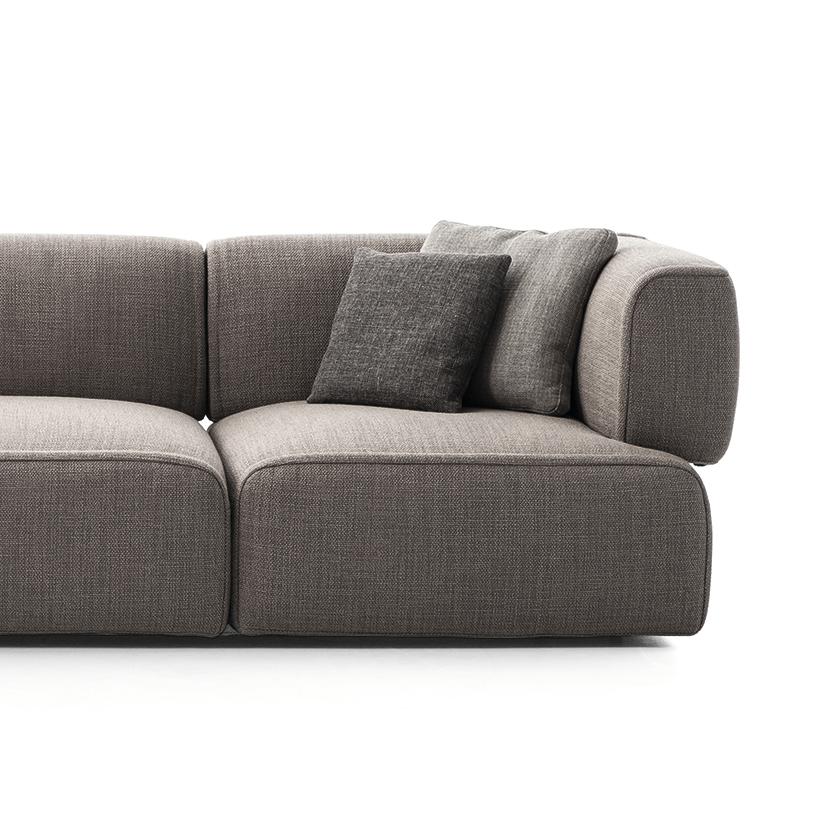 https://a.1stdibscdn.com/patricia-urquiola-bowy-sofa-foam-and-fabric-by-cassina-for-sale-picture-3/f_14272/f_305864921664266205300/det_det_4503_still_life_divani_catalogo_living_collection_2019_553_bowy_sofa_patricia_urquiola_marocco_13f754_15_fumo_master.jpg