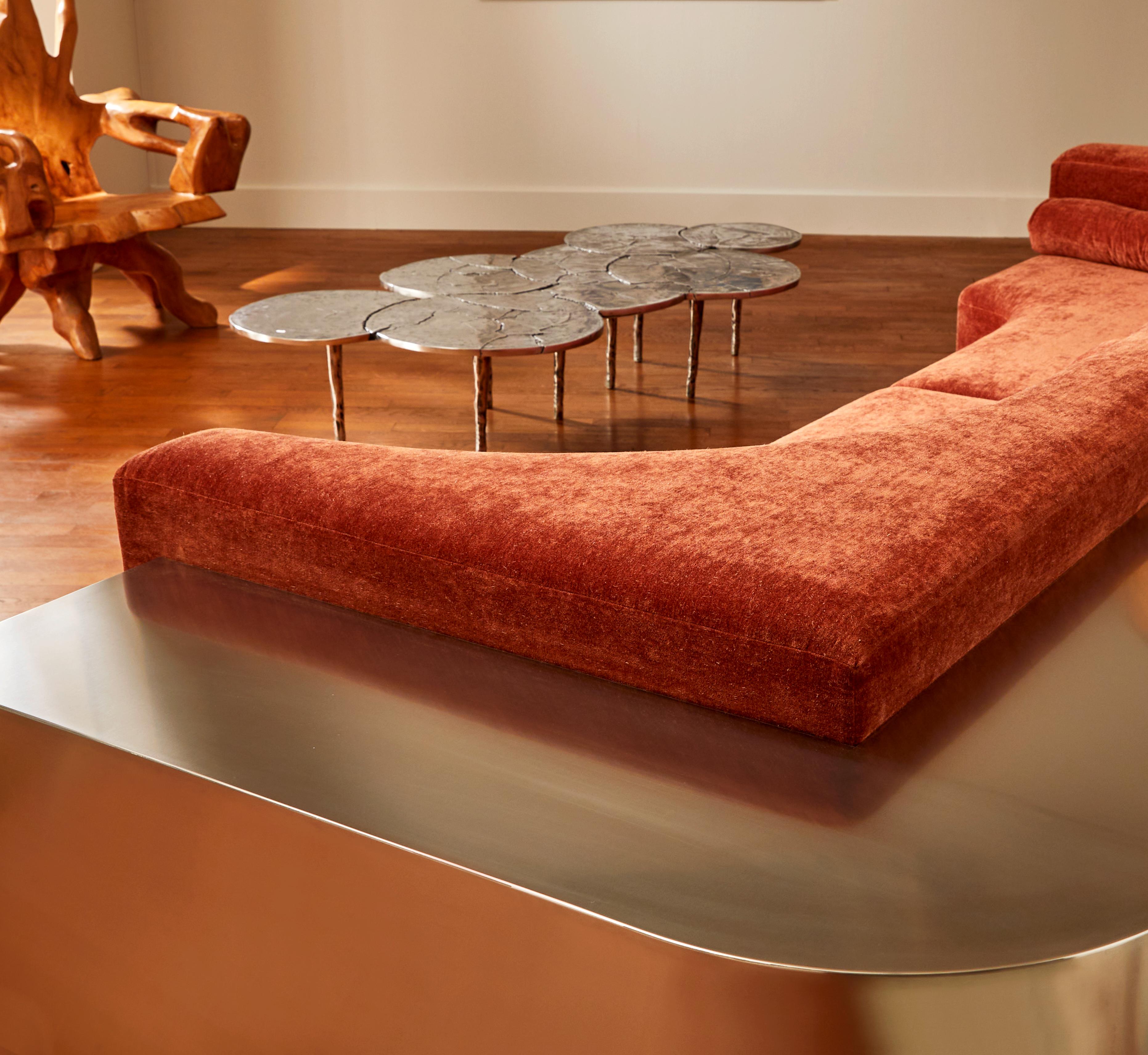 https://a.1stdibscdn.com/2-parts-sofa-in-stainless-steel-by-studio-glustin-for-sale-picture-3/f_9680/f_372435221700905259055/detail_canape_metal2_B_master.jpg