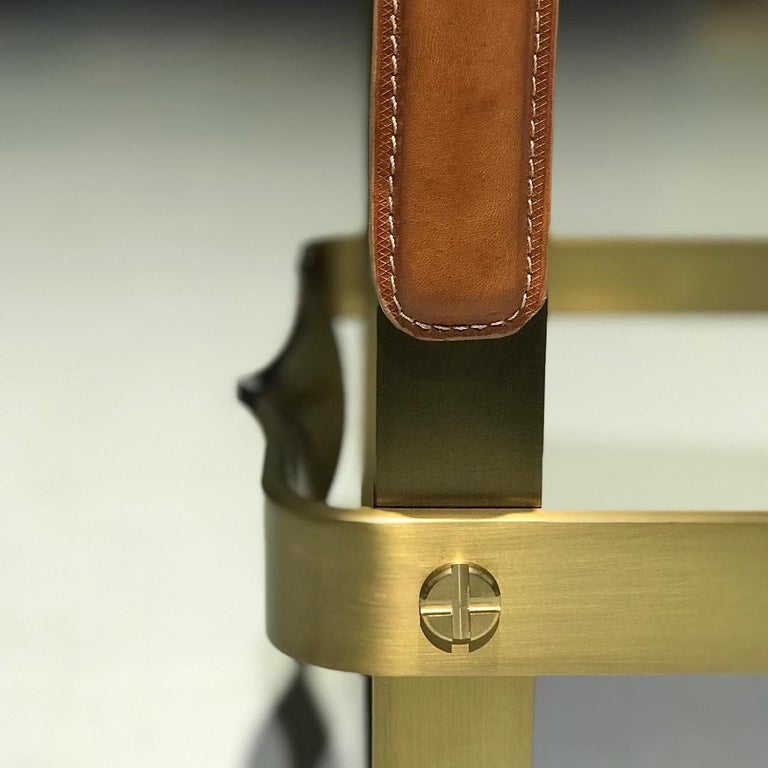 https://a.1stdibscdn.com/kitchen-counter-stool-aged-brass-steel-dark-brown-leather-contemporary-design-for-sale-picture-7/f_40561/f_232864921617816920591/detalle_hirros_stool_w_master.jpg?width=768