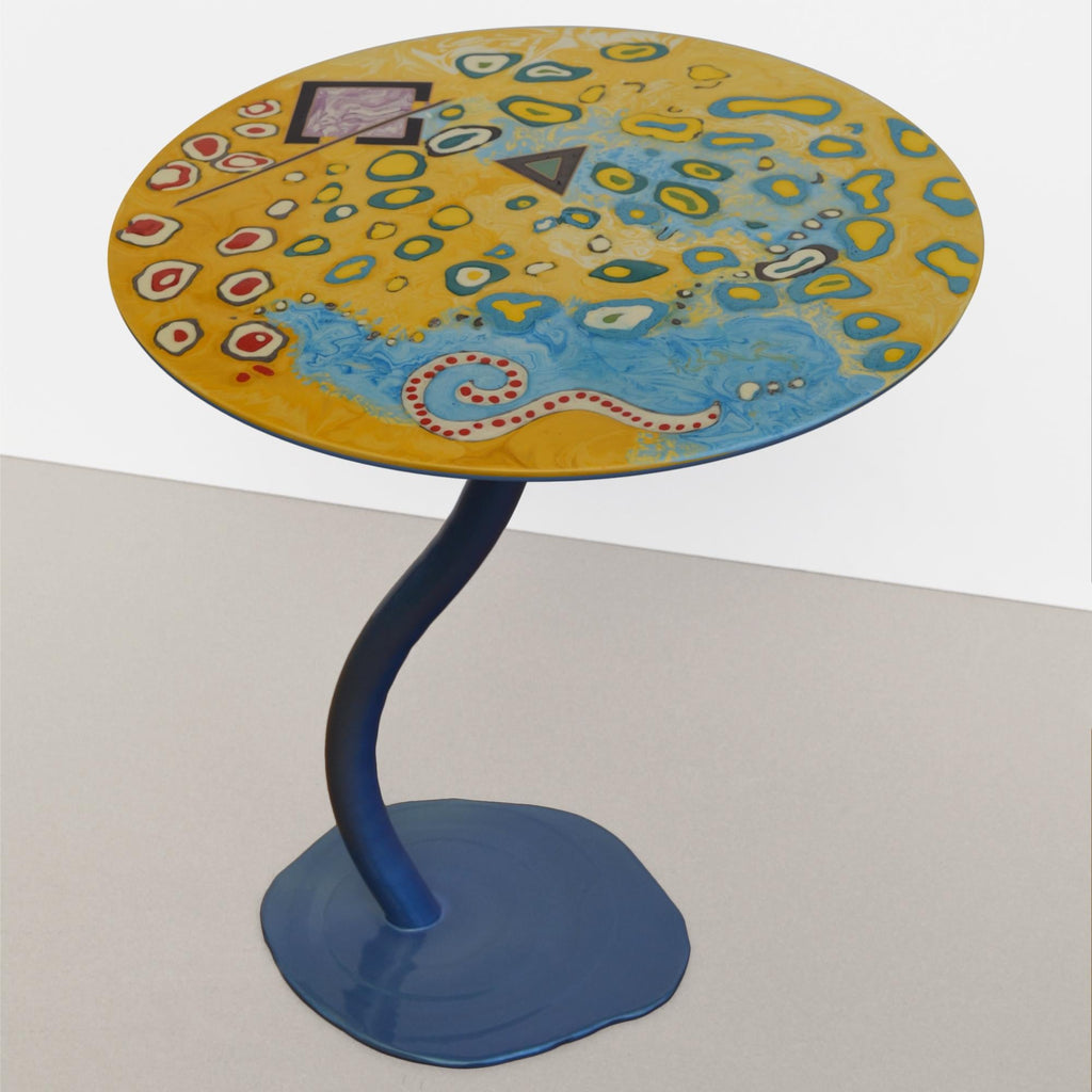 https://a.1stdibscdn.com/tavolino-top-decorato-e-base-ferro-cangiante-fatto-a-mano-in-italia-da-cupioli-for-sale-picture-7/f_39183/f_434500721738591306729/diam_50_azzurro_1_master.jpg