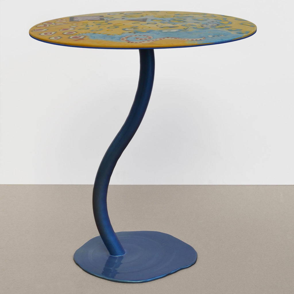 https://a.1stdibscdn.com/tavolino-top-decorato-e-base-ferro-cangiante-fatto-a-mano-in-italia-da-cupioli-for-sale-picture-2/f_39183/f_434500721738591266468/diam_50_azzurro_2_master.jpg