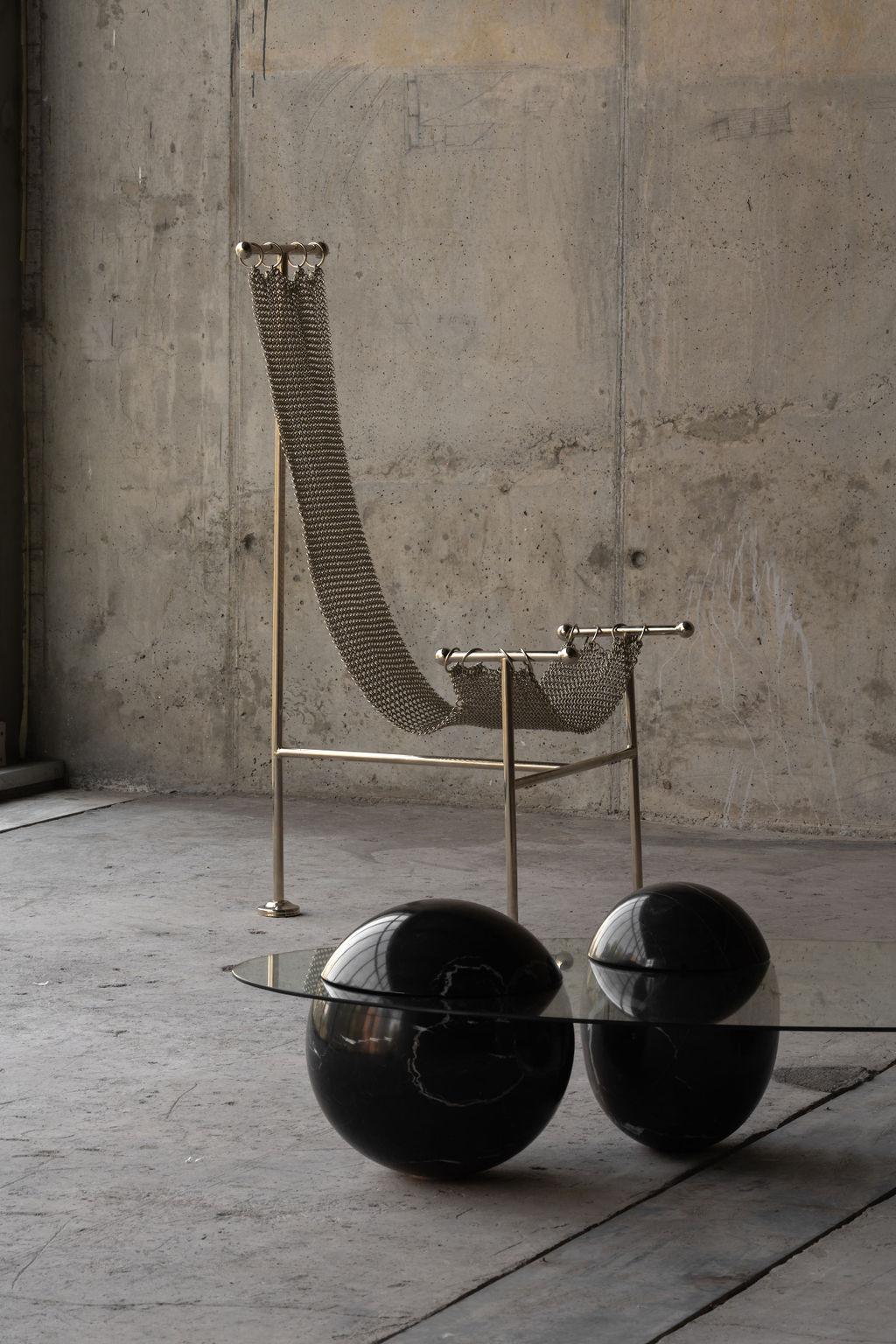 https://a.1stdibscdn.com/chainmail-sculptural-chair-nickel-plated-steel-finish-hand-linked-mesh-for-sale-picture-14/f_69682/f_361508621709698000869/_diegovelasco_48_master.jpg