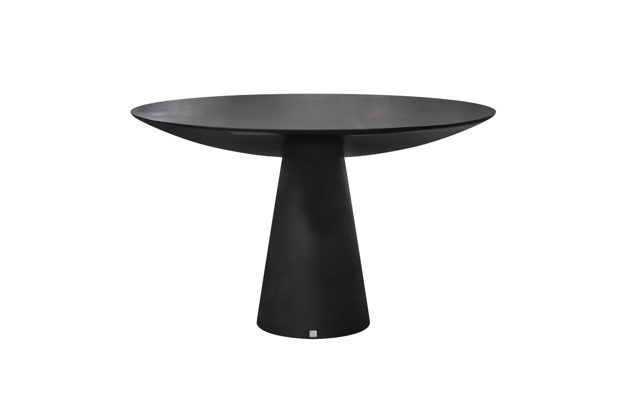 https://a.1stdibscdn.com/outdoor-round-dining-table-in-white-lacquer-for-sale-picture-4/f_27693/f_241281821623432456256/dining_table_outdoor_terrace_garden_pool_modern_black_oceano_gansk_3_2074_3000_3000_100_master.jpg