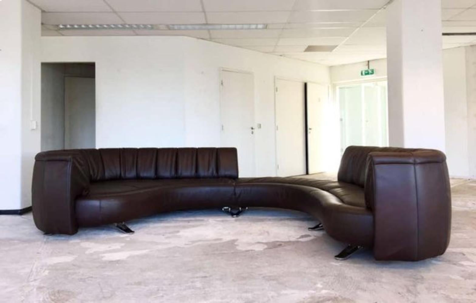 https://a.1stdibscdn.com/de-sede-ds-1064-sofa-bed-in-leather-by-hugo-de-ruiter-for-sale-picture-9/f_16392/f_484965021769418738907/divano_modello_ds_1064_in_pelle_marrone_di_hugo_de_ruiter_per_de_sede_2008_immagine_4_1__master.jpg
