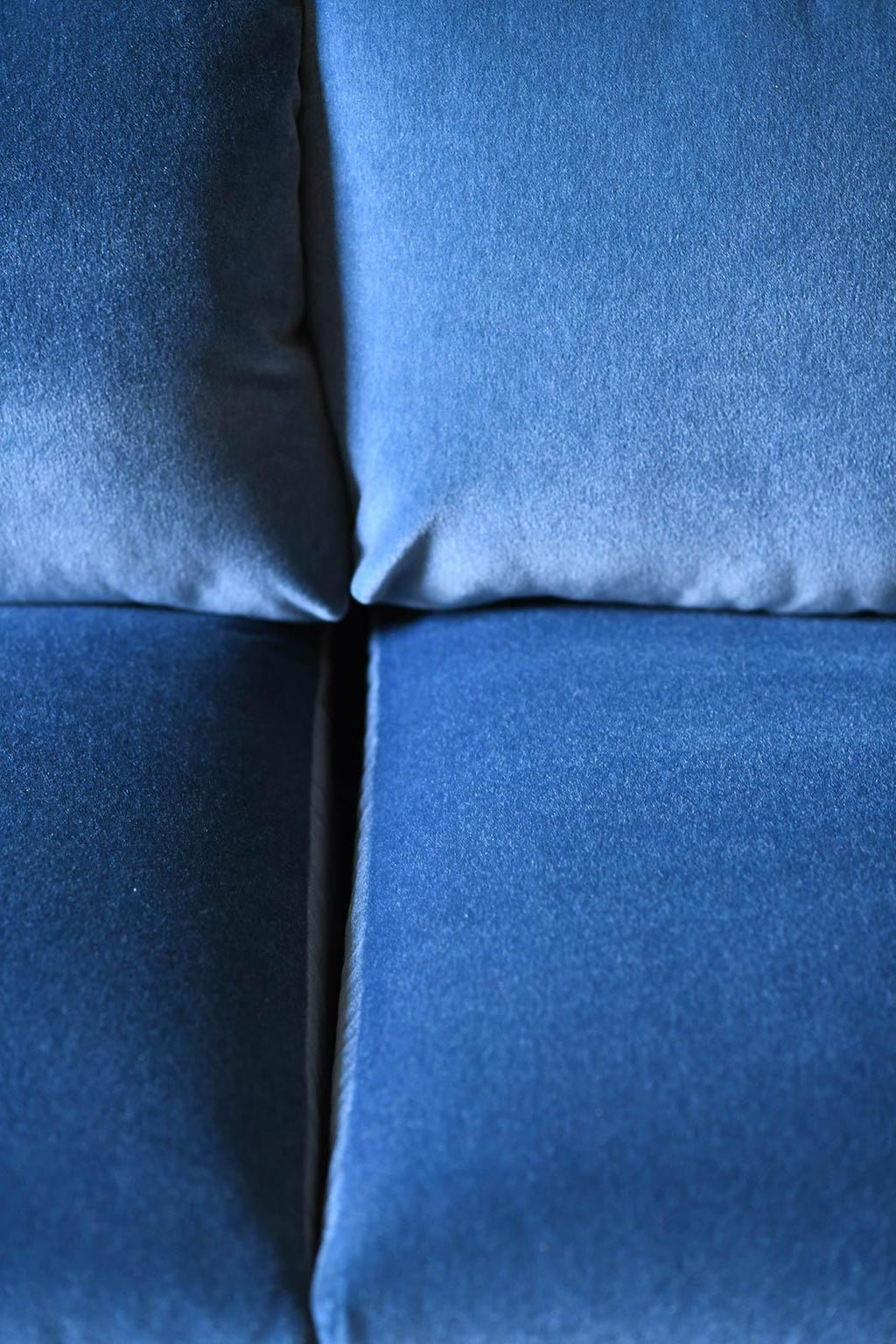 https://a.1stdibscdn.com/blue-lb-modular-sofa-for-sale-picture-6/f_69112/f_399363421716980024428/divano_modulare_blu_lb_7108_master.jpg
