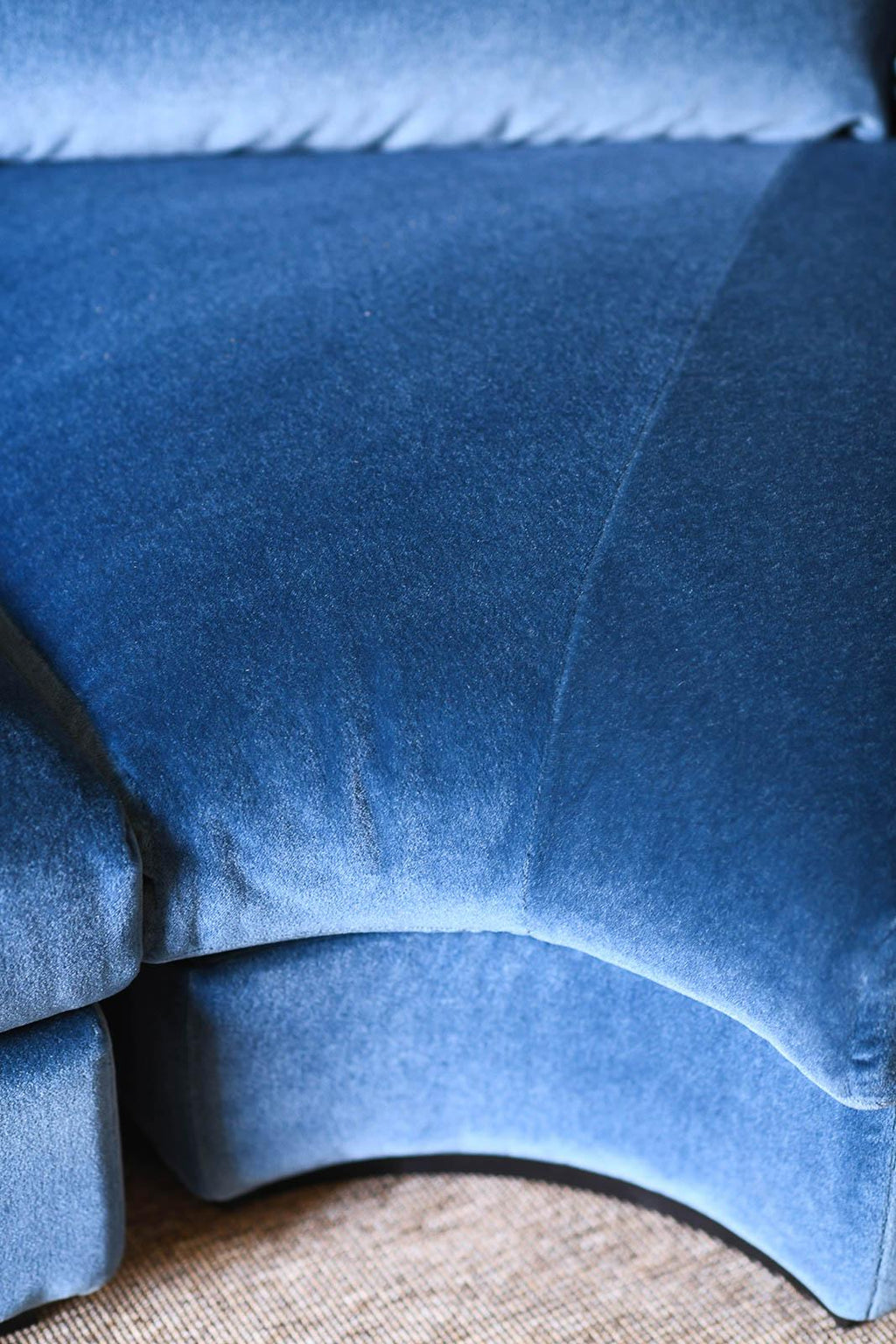 https://a.1stdibscdn.com/blue-lb-modular-sofa-for-sale-picture-5/f_69112/f_399363421716980025687/divano_modulare_blu_lb_7109_master.jpg
