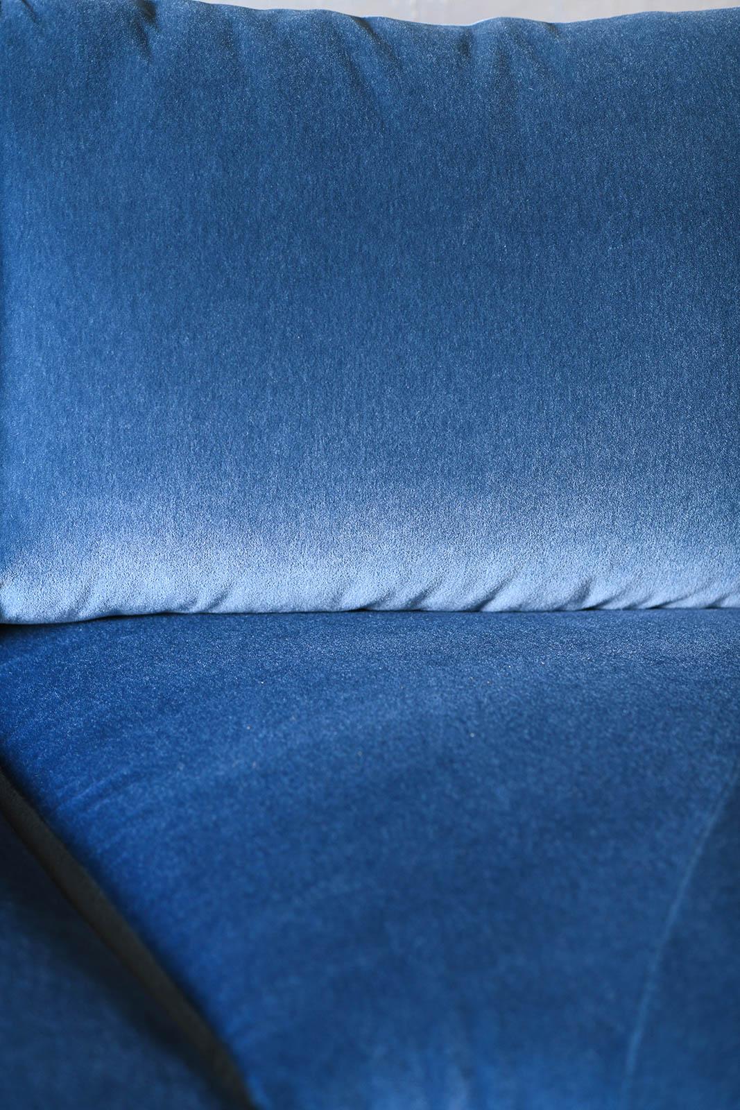 https://a.1stdibscdn.com/blue-lb-modular-sofa-for-sale-picture-7/f_69112/f_399363421716980025712/divano_modulare_blu_lb_7110_master.jpg