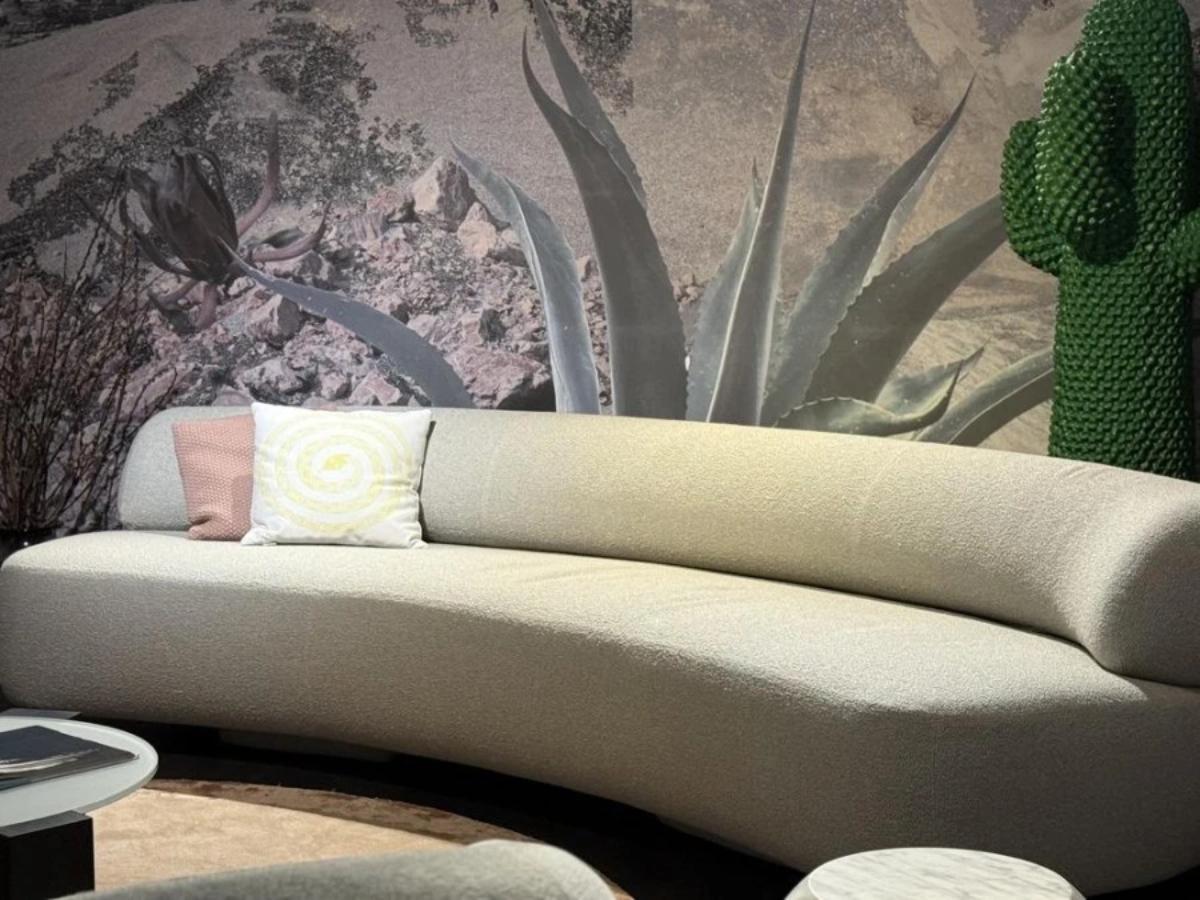 https://a.1stdibscdn.com/moroso-gogan-2-seater-sofa-in-clunis-snow-by-patricia-urquiola-for-sale-picture-3/f_16392/f_466906421758098119546/divano_moroso_gogan_551146_l_master.jpg