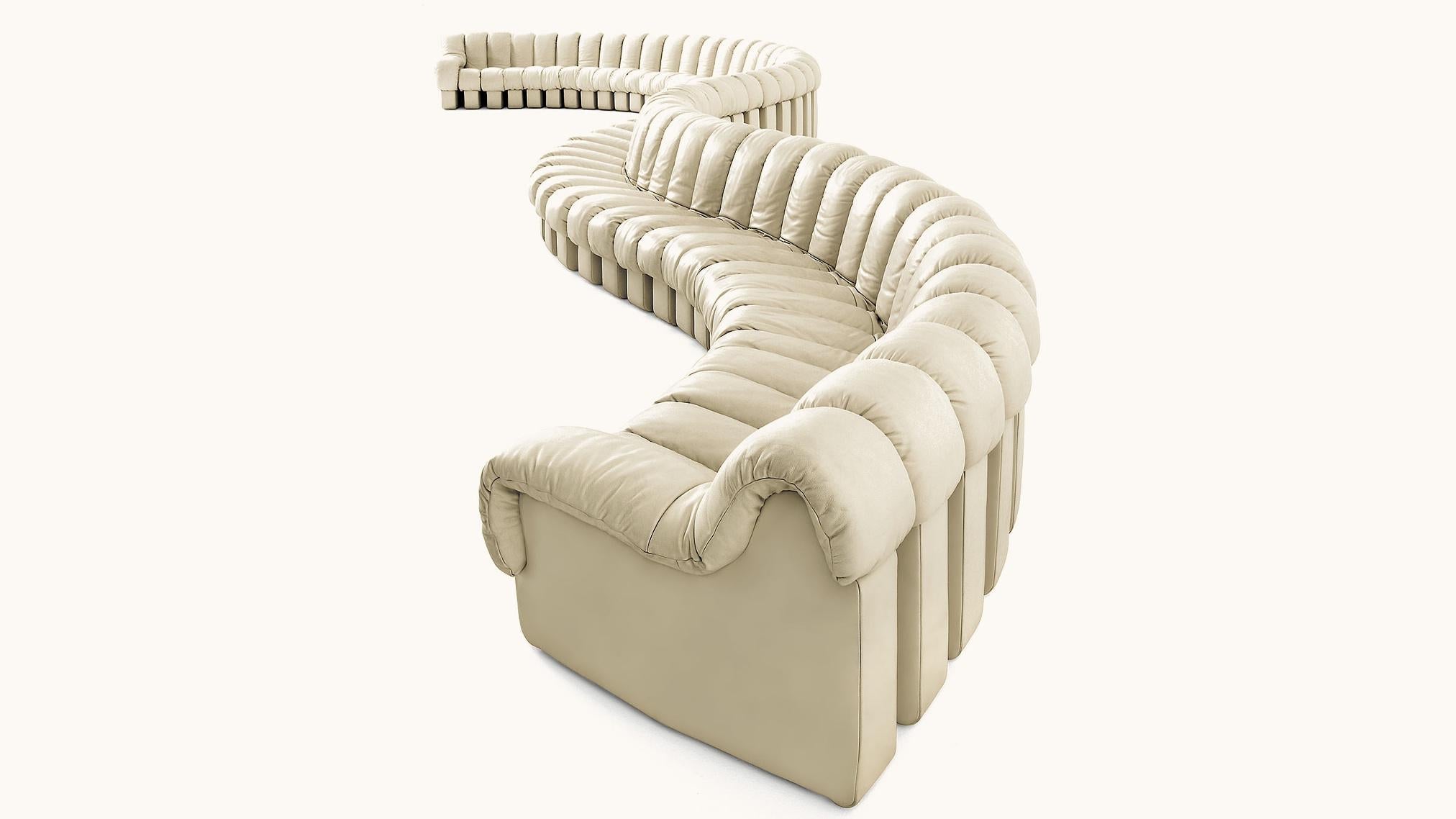 https://a.1stdibscdn.com/de-sede-ds-600-non-stop-shape-modular-sofa-in-white-leather-for-sale-picture-4/f_16392/f_484480121769097072063/download_1__master.jpg