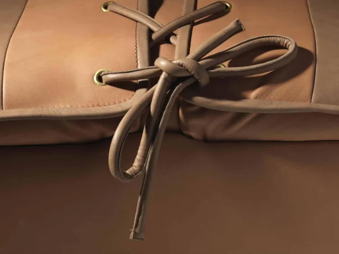 https://a.1stdibscdn.com/ds-2878-italian-pop-boxing-glove-chaise-lounge-left-in-leather-by-de-sede-for-sale-picture-11/f_16392/f_487400821770712689296/ds2878desedearmchair_5_master.jpg