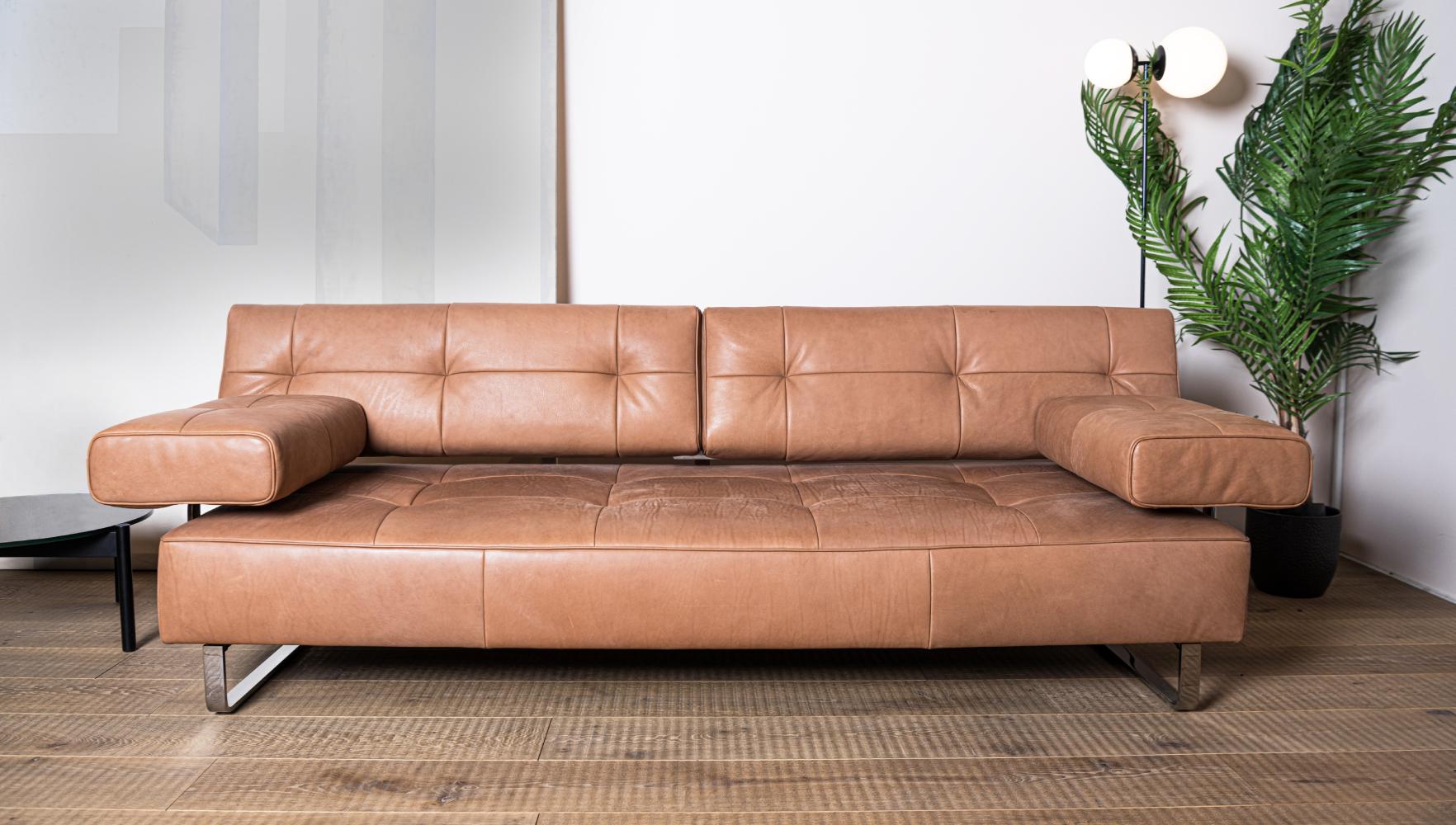 https://a.1stdibscdn.com/de-sede-ds-880-23-comfortable-sofa-in-cuoio-leather-seat-and-back-upholstery-for-sale-picture-7/f_16392/f_324044121770194832585/ds880_Mood_Naturale_Cuoio_02_1__master.jpg