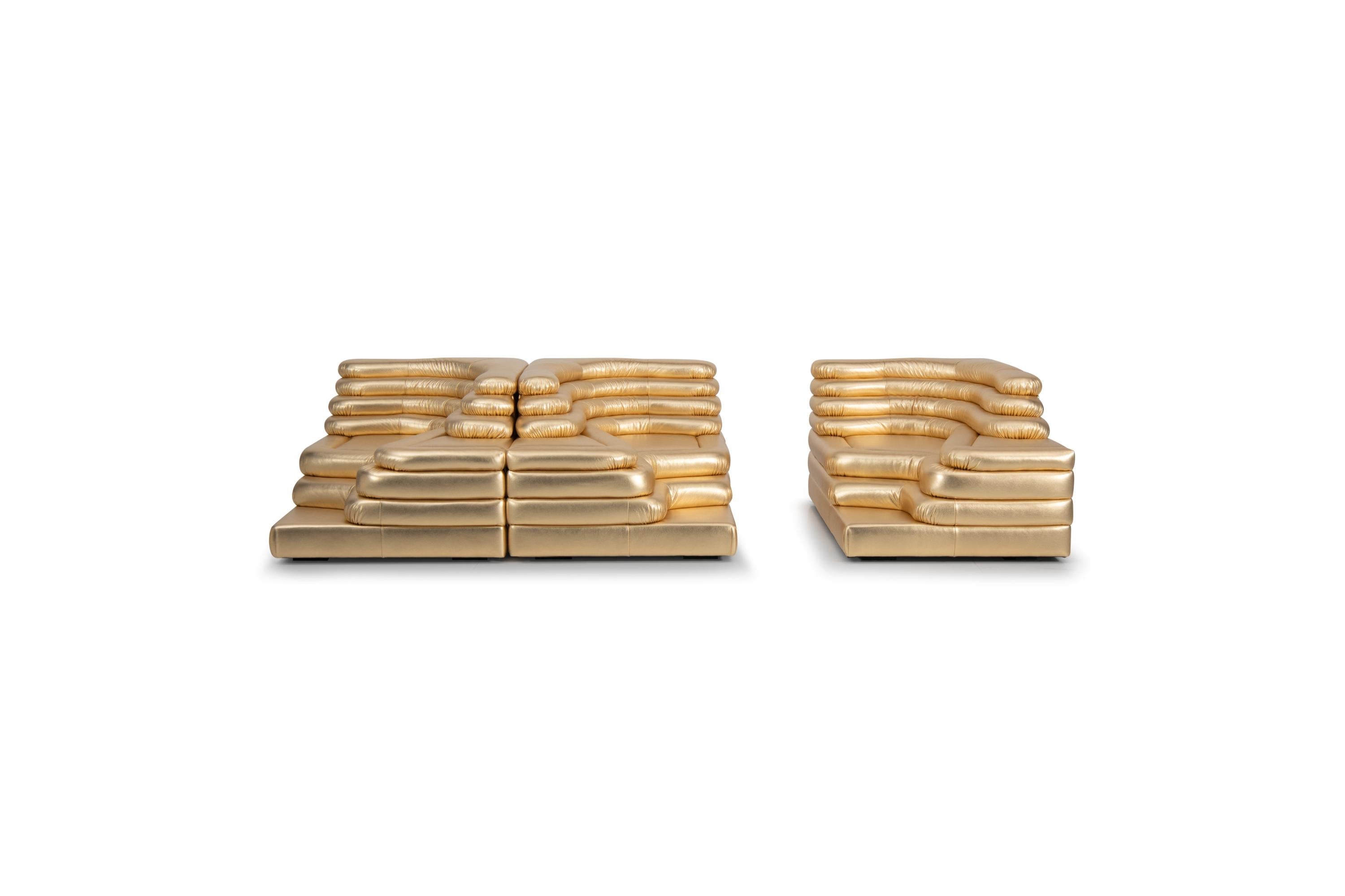 https://a.1stdibscdn.com/de-sede-set-of-two-ds-1025-09-terrazza-sofa-in-gold-upholstery-by-ubald-klug-for-sale-picture-18/f_16392/f_485374521769534342382/ds_1025_gold_edition_3_1__master.jpg