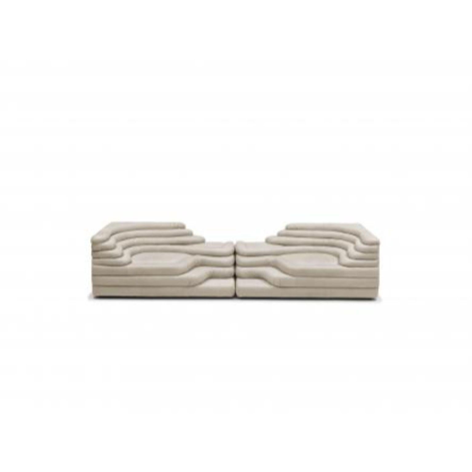 https://a.1stdibscdn.com/set-of-ds-1025-sofa-by-de-sede-for-sale-picture-2/f_12192/f_339126121682035579925/ds_1025_sofa_leather_front_0536_master.jpg