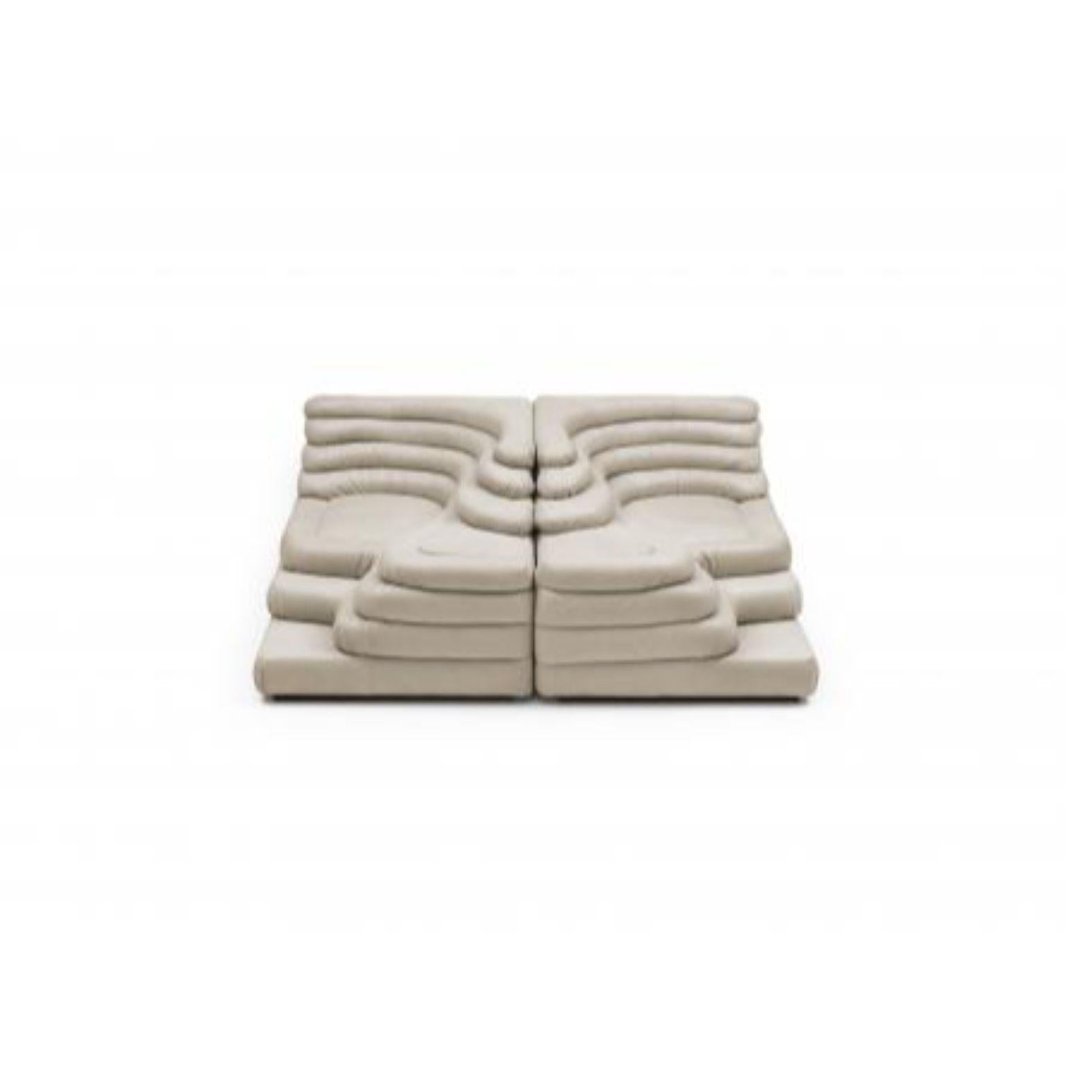 https://a.1stdibscdn.com/set-of-ds-1025-sofa-by-de-sede-for-sale-picture-3/f_12192/f_339126121682035580230/ds_1025_sofa_leather_front_0542_master.jpg