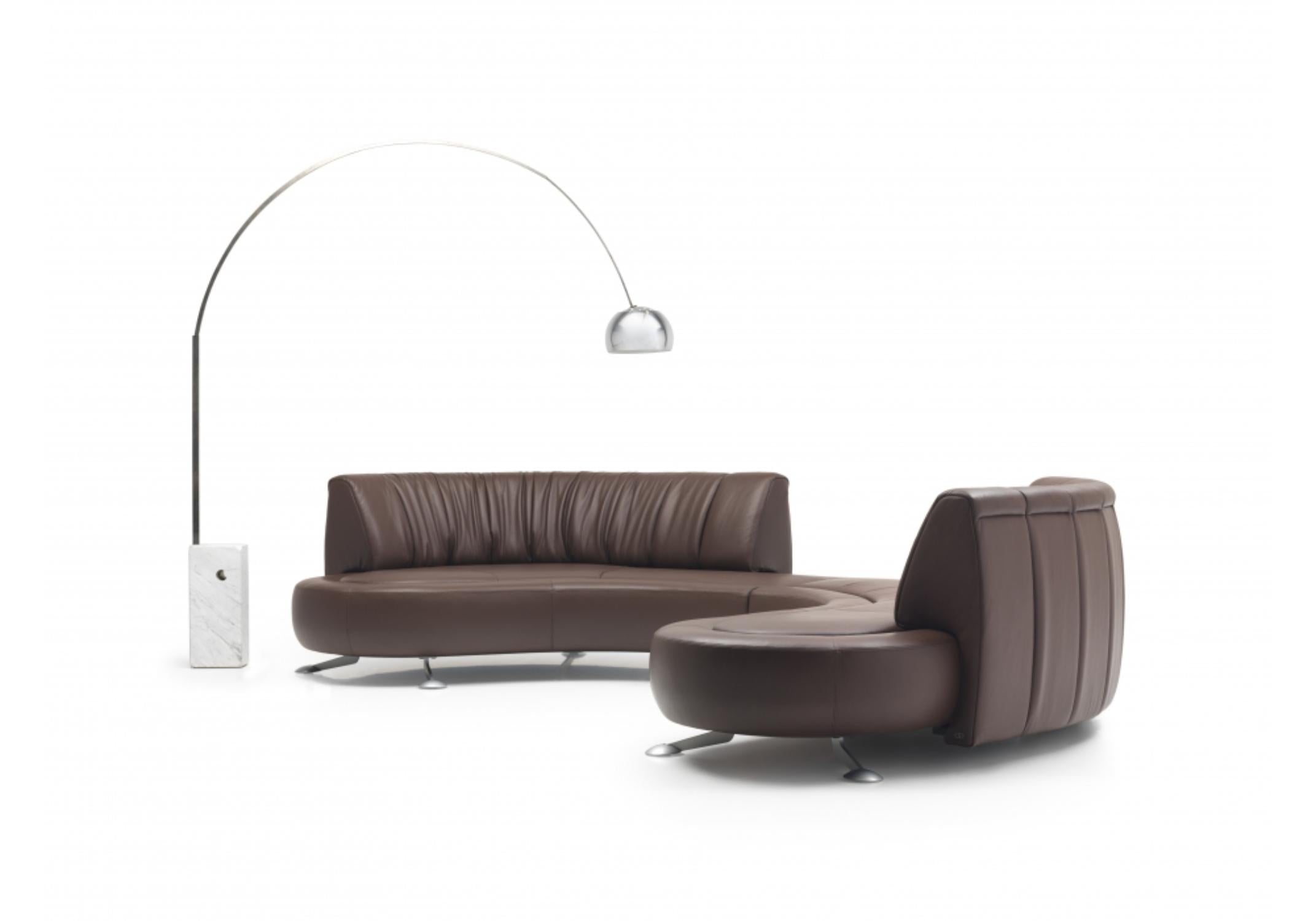 https://a.1stdibscdn.com/de-sede-ds-1064-sofa-bed-in-leather-by-hugo-de-ruiter-for-sale-picture-10/f_16392/f_484965021769418739235/ds_1064_de_sede_divano_1__master.jpg