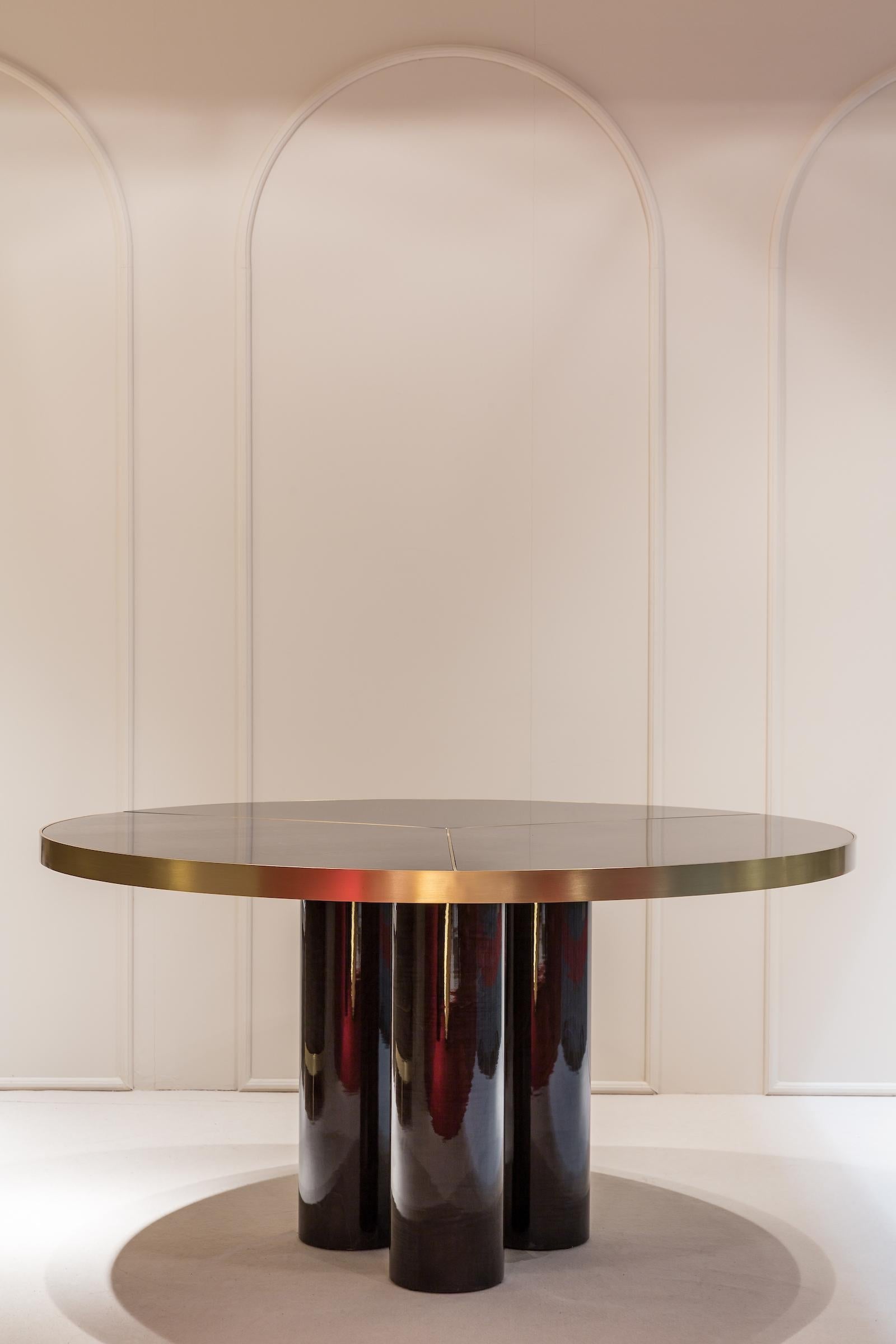 https://a.1stdibscdn.com/handmade-brass-and-sikomoro-oval-dining-table-for-sale-picture-8/f_27693/f_242397021624400822680/duistt_ray_dining_table_1_1551197447343_6287_master.jpg