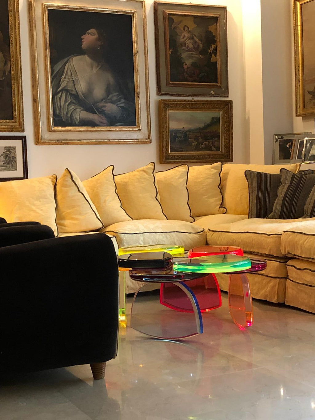 https://a.1stdibscdn.com/coffee-table-bon-bon-model-by-studio-superego-italy-for-sale-picture-8/f_21403/f_369632521699288749584/e23ca0fb_d507_4b9d_bf50_902740671d4b_master.JPG