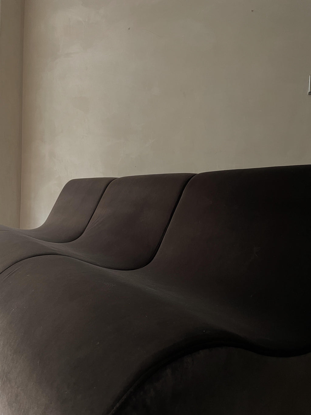 https://a.1stdibscdn.com/modular-sofa-by-karstudio-for-sale-picture-3/f_12192/f_327068221676044285907/e2e2386496c58db3d9c77b7fe2eff87c_master.jpg