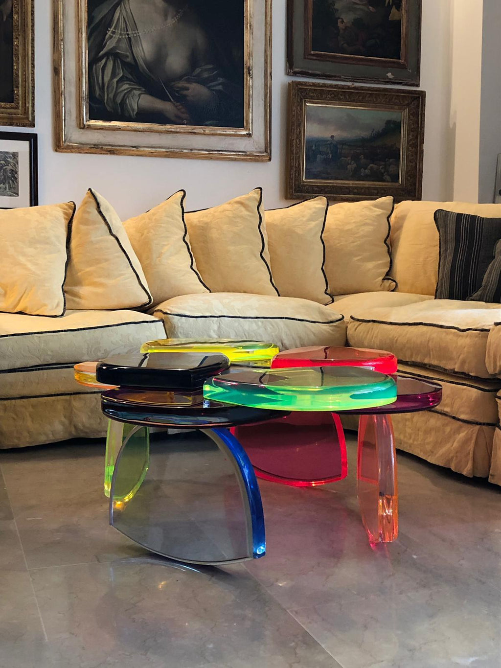 https://a.1stdibscdn.com/coffee-table-bon-bon-model-by-studio-superego-italy-for-sale-picture-5/f_21403/f_369632521699288747474/e72a9aca_8a01_445b_9bd4_3b2a6a91db7a_master.JPG