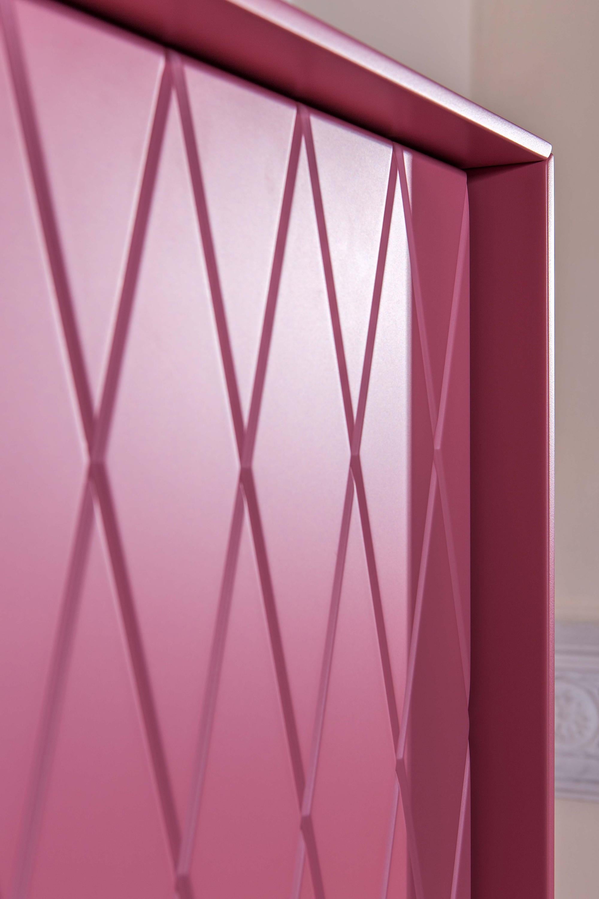 https://a.1stdibscdn.com/contemporary-lacquered-high-board-with-four-doors-for-sale-picture-5/f_27693/f_236586221620257846736/e_klipse_009_detail_1_h_master.jpg