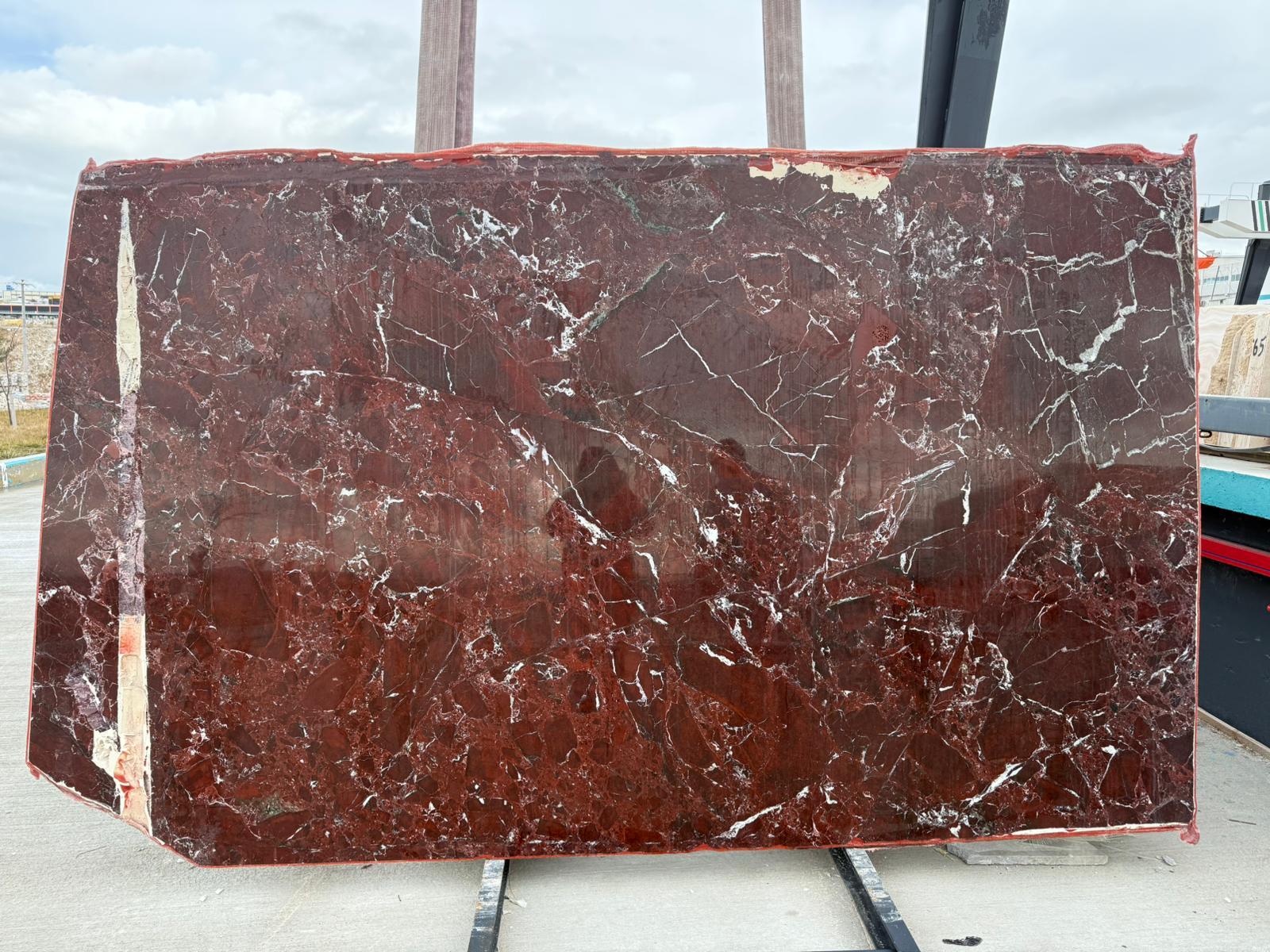 https://a.1stdibscdn.com/sculptural-red-rosso-levanto-table-handmade-marble-dining-table-for-sale-picture-8/f_91932/f_485651821769694412066/elaz_enta_plaka_2_master.jpeg