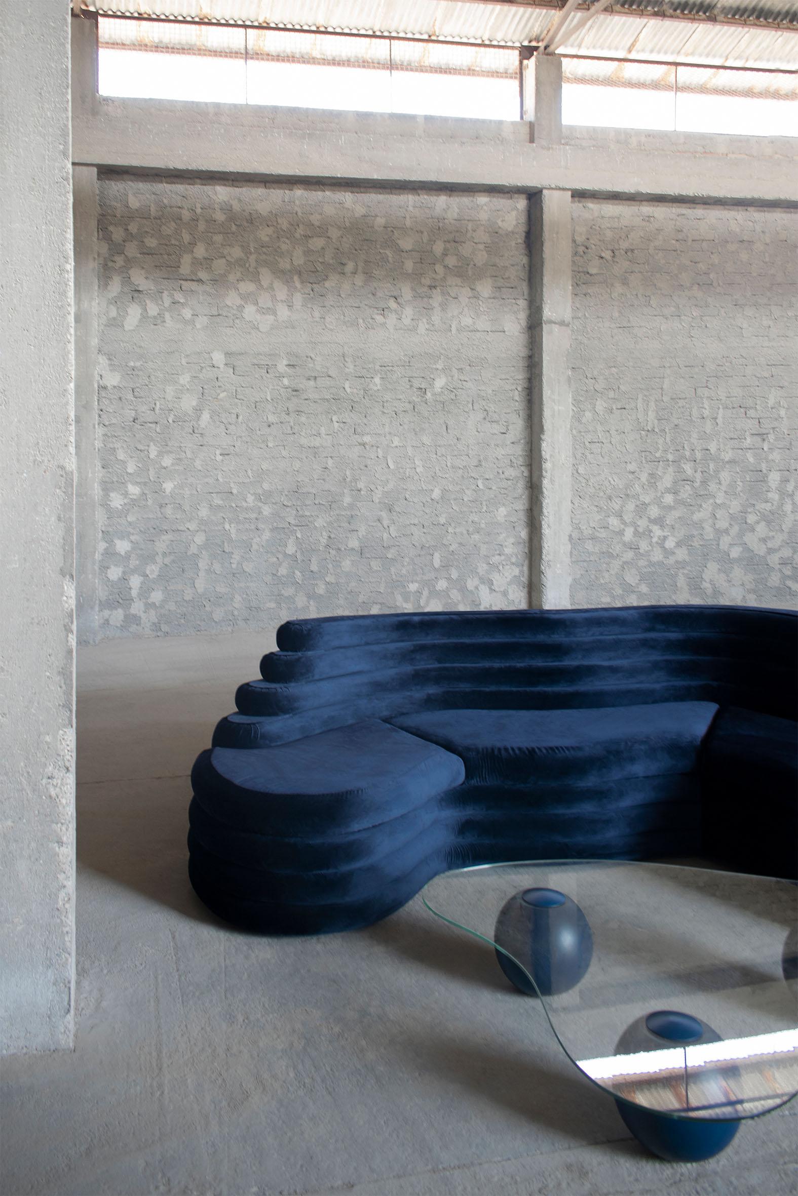 https://a.1stdibscdn.com/embryo-sofa-by-studio-christinekalia-for-sale-picture-8/f_12192/f_337956321681415188537/embryo_portrait_0002_DSC_0006_a_master.jpg