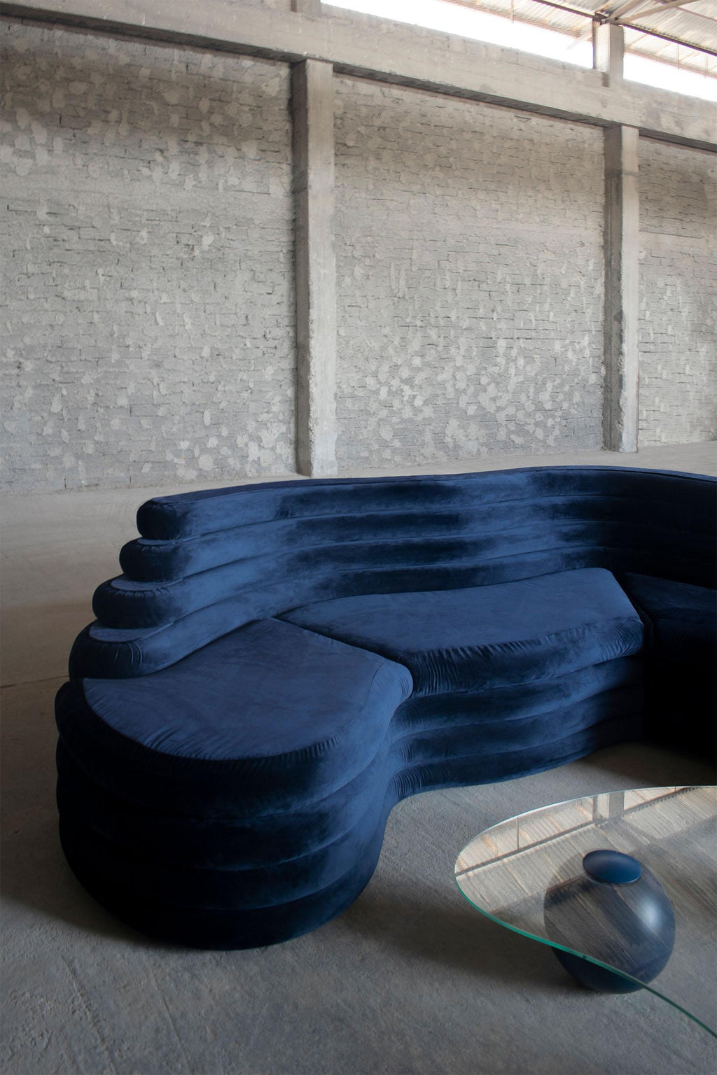https://a.1stdibscdn.com/embryo-sofa-by-studio-christinekalia-for-sale-picture-11/f_12192/f_337956321681415190680/embryo_portrait_0005_DSC_0009_master.jpg