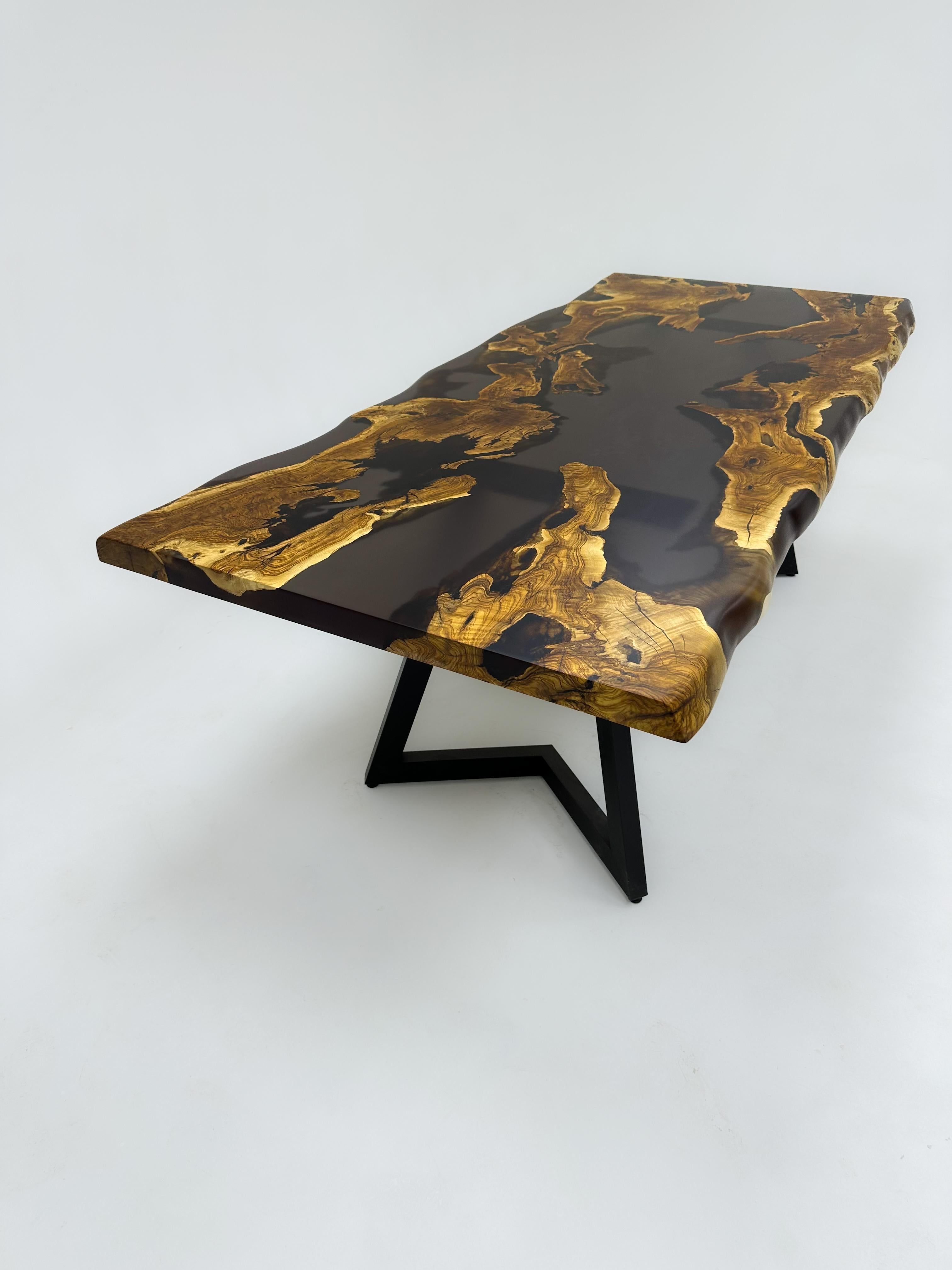 https://a.1stdibscdn.com/river-olive-epoxy-table-live-edge-river-dining-table-custom-epoxy-table-for-sale-picture-4/f_91932/f_417851421728287078986/epoxy_resin_river_table_11_master.jpg