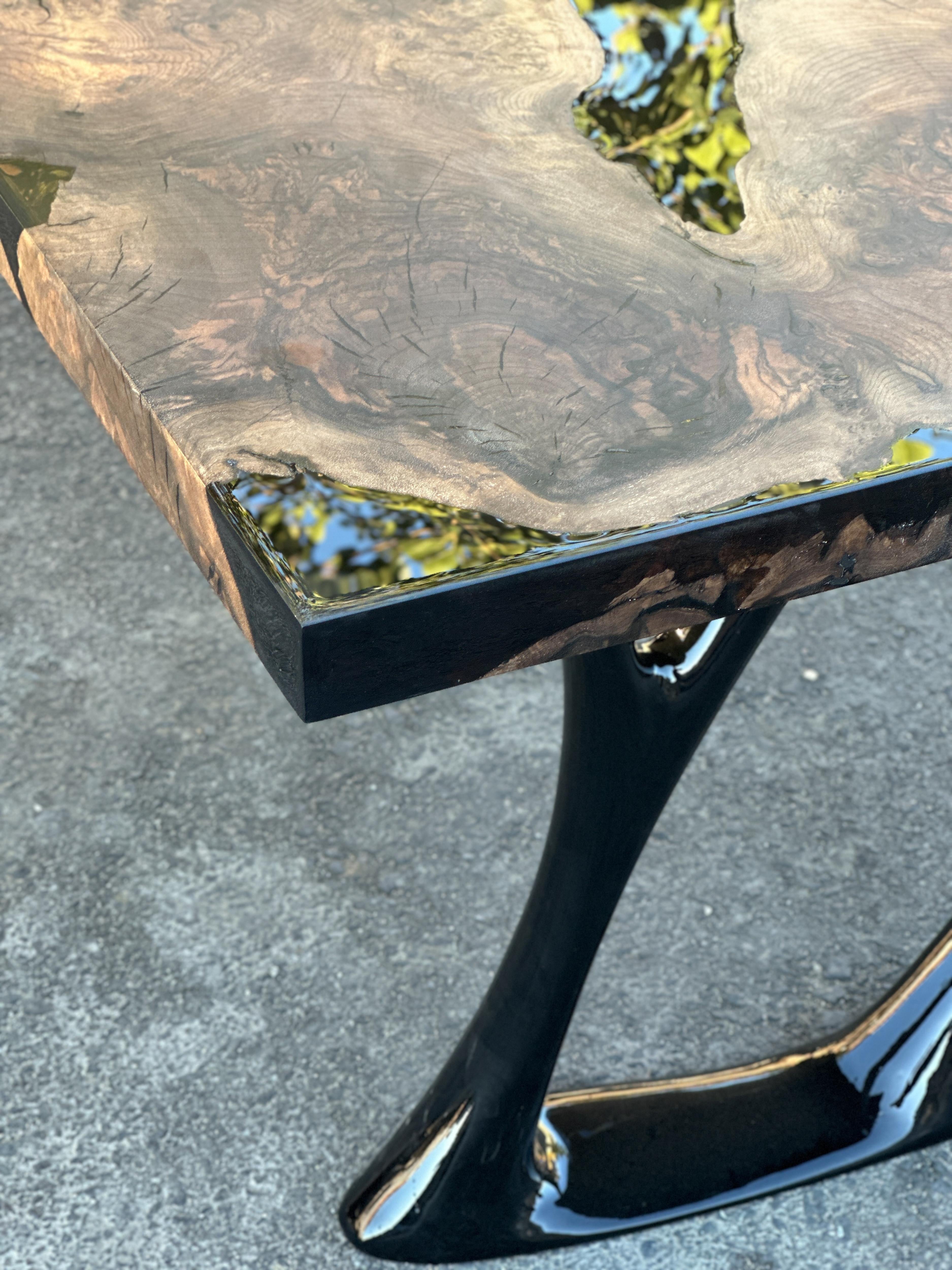 https://a.1stdibscdn.com/oval-dining-table-black-resin-river-root-walnut-wood-table-for-sale-picture-8/f_91932/f_411725421724402458981/epoxy_resin_wood_table_art_handmade_029_master.jpg
