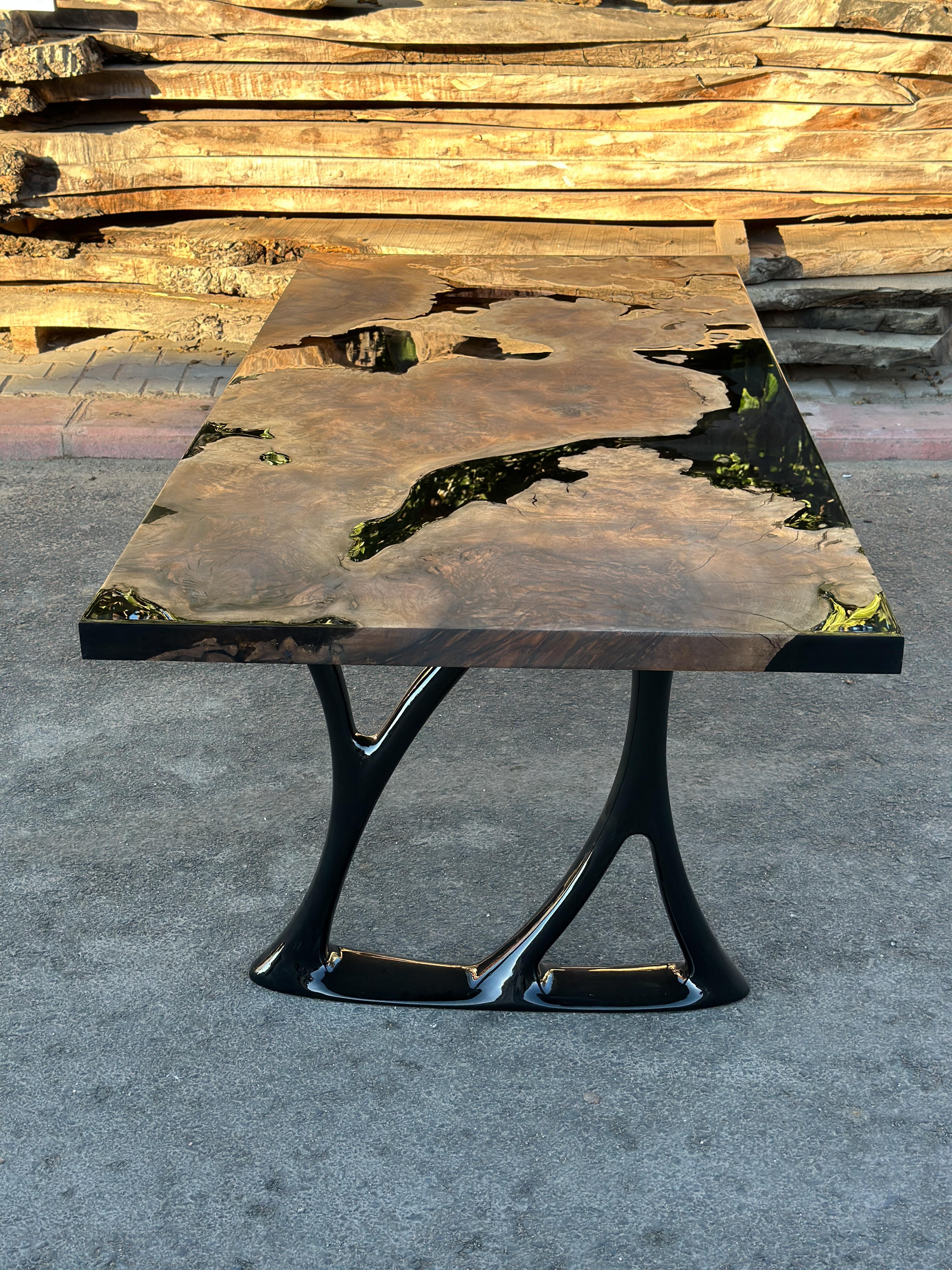 https://a.1stdibscdn.com/oval-dining-table-black-resin-river-root-walnut-wood-table-for-sale-picture-2/f_91932/f_411725421724402441495/epoxy_resin_wood_table_art_handmade_034_master.jpg