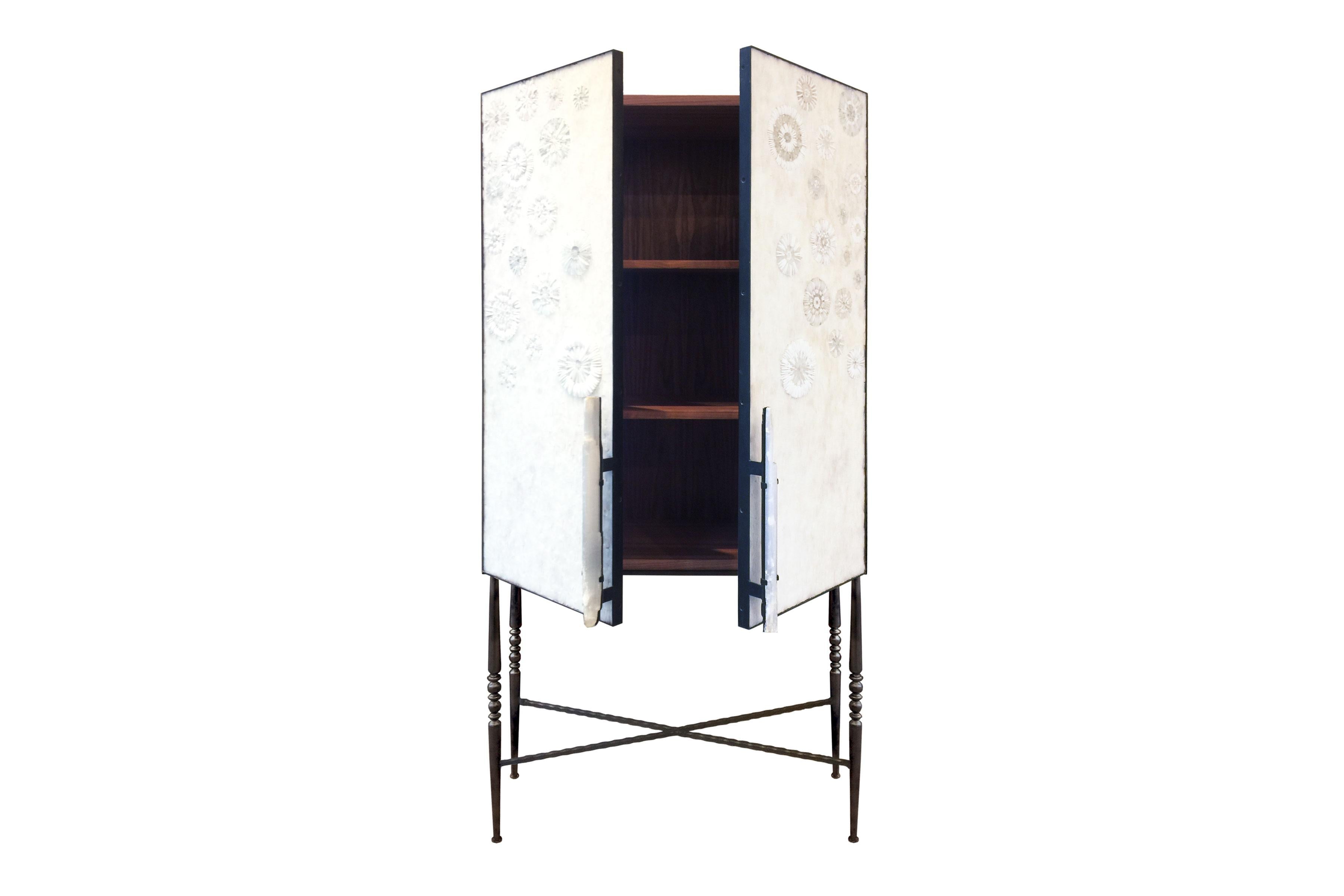 https://a.1stdibscdn.com/customizable-white-blossom-glass-mosaic-bar-with-selenite-handles-by-ercole-home-for-sale-picture-2/f_42371/f_140141121552592854162/ercole_2door_blossom_bar_34wx14dx71h_inside_master.jpg