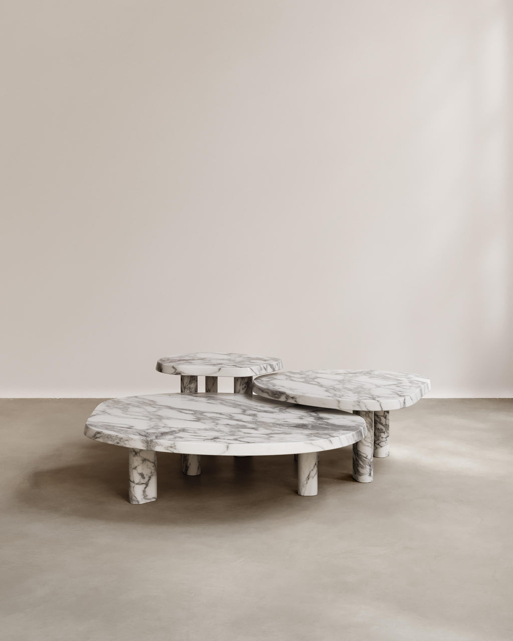https://a.1stdibscdn.com/paloma-editions-constantin-coffee-table-navona-travertine-for-sale-picture-4/f_106592/f_470351221760419204551/f1_arba_4__master.jpg