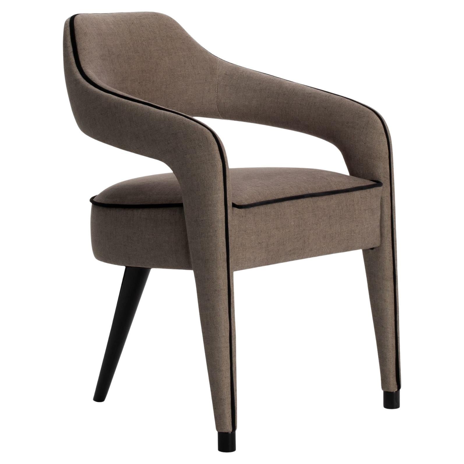 https://a.1stdibscdn.com/invicta-dining-chair-with-contrast-piping-for-sale/f_52952/f_193138621755167206118/f_19313862_1755167206471_bg_processed.jpg