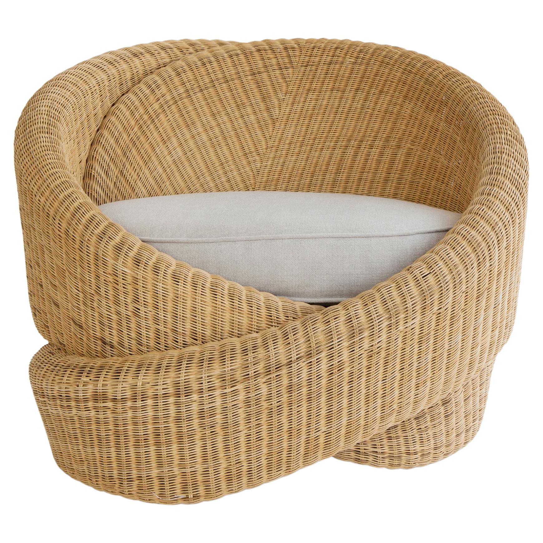 https://a.1stdibscdn.com/white-polyethylene-waterproof-rattan-outdoor-indoor-knotty-armchair-with-pillow-for-sale/f_21743/f_224569921759079511579/f_22456992_1759079512183_bg_processed.jpg