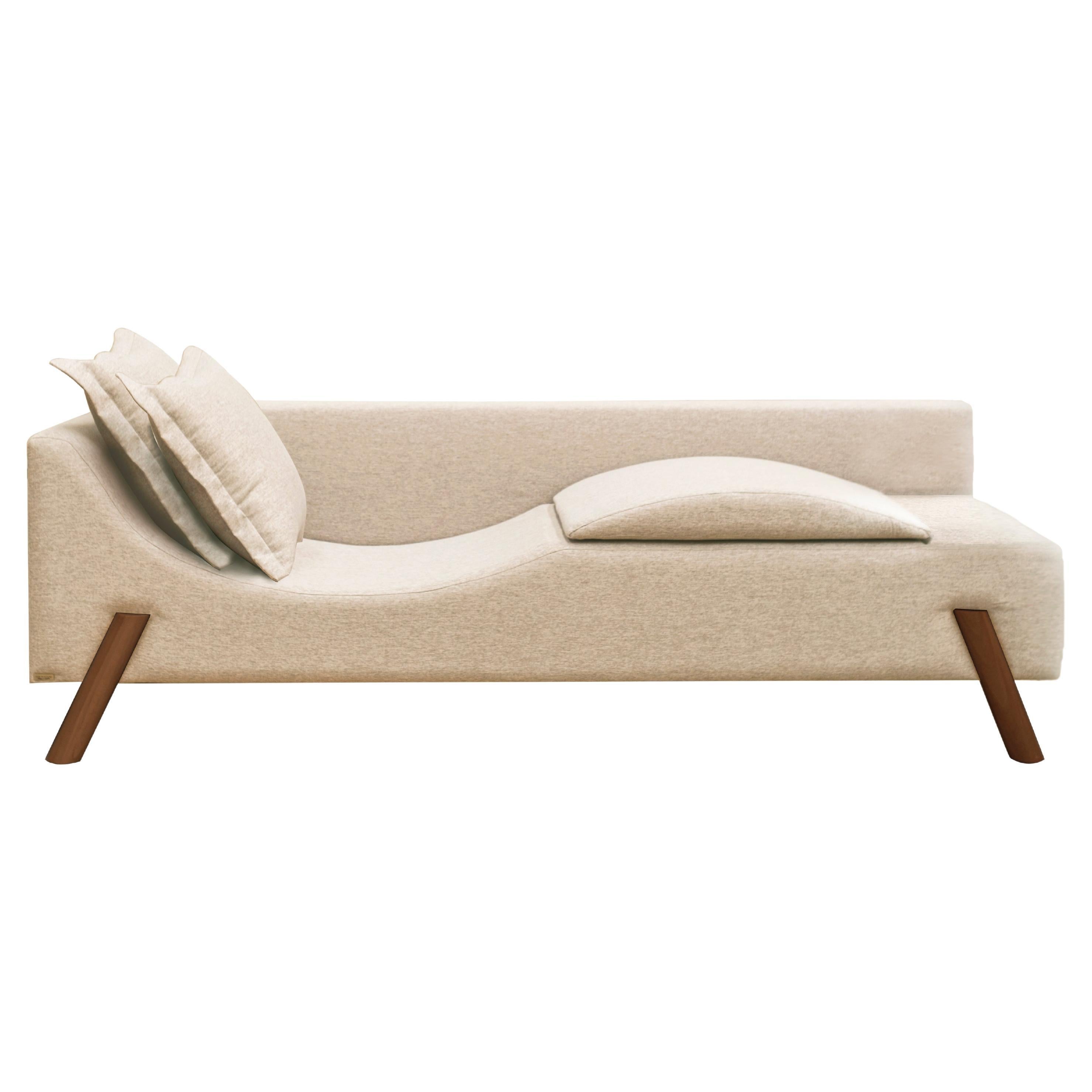 https://a.1stdibscdn.com/flag-couch-chaise-longue-in-natural-linen-and-wood-feet-for-sale/f_56842/f_234755821634822067687/f_23475582_1634822068542_bg_processed.jpg