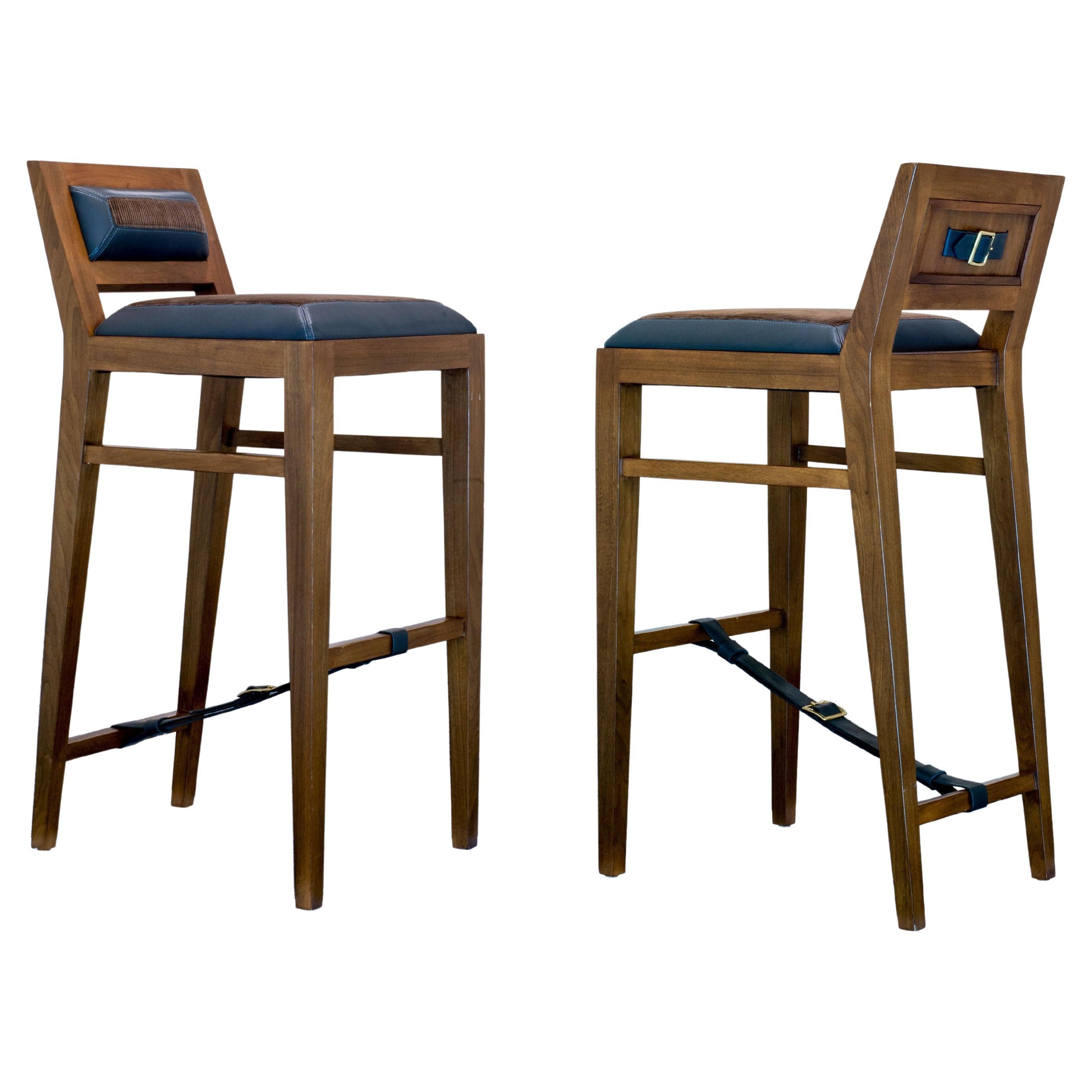 https://a.1stdibscdn.com/1940s-walnut-bar-stool-with-leather-and-fabric-seat-for-sale/f_54442/f_251273621630437892312/f_25127362_1630437893608_bg_processed.jpg