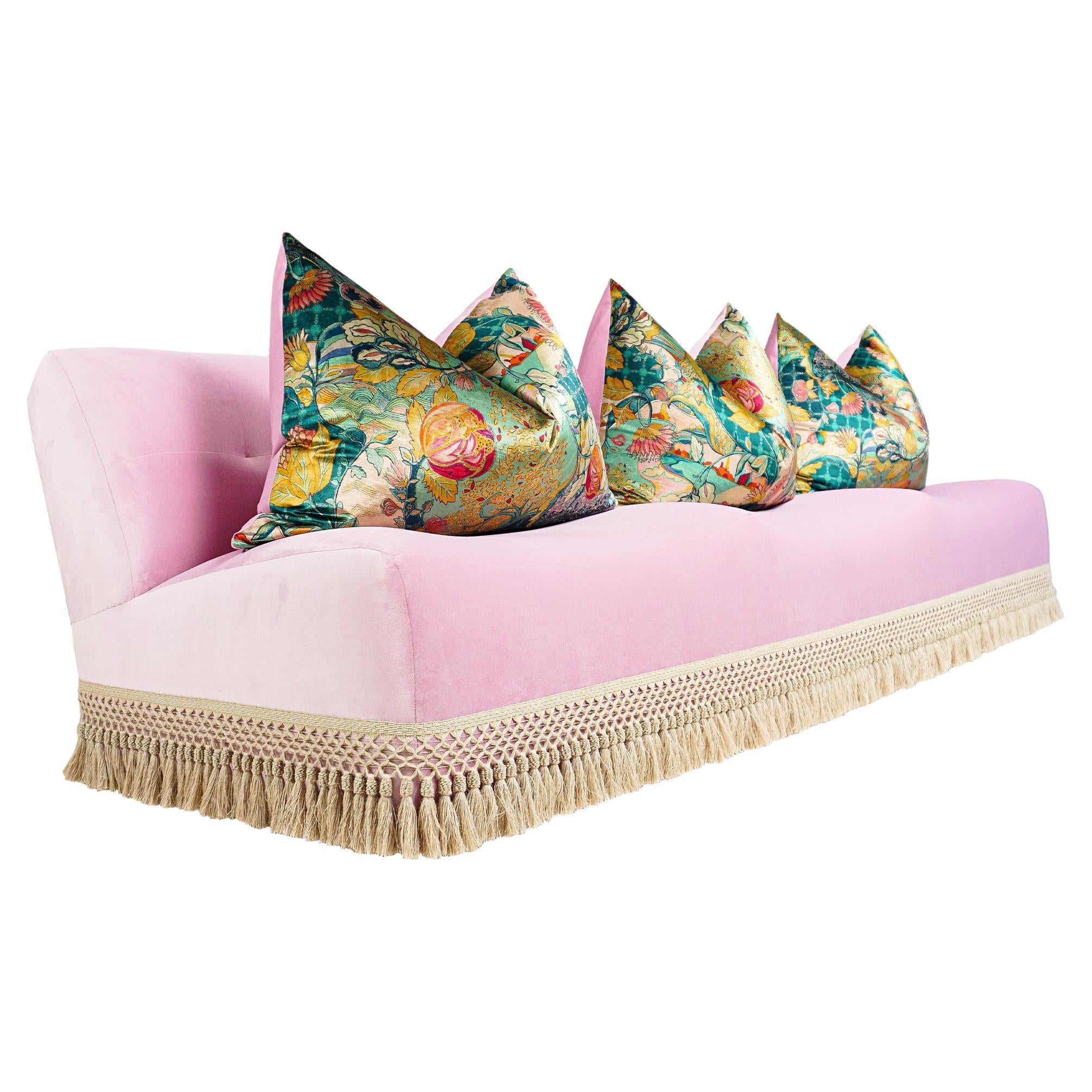 https://a.1stdibscdn.com/large-scalloped-sofa-in-pink-velvet-customizable-for-sale/f_21233/f_257238321634313475602/f_25723832_1634313476509_bg_processed.jpg
