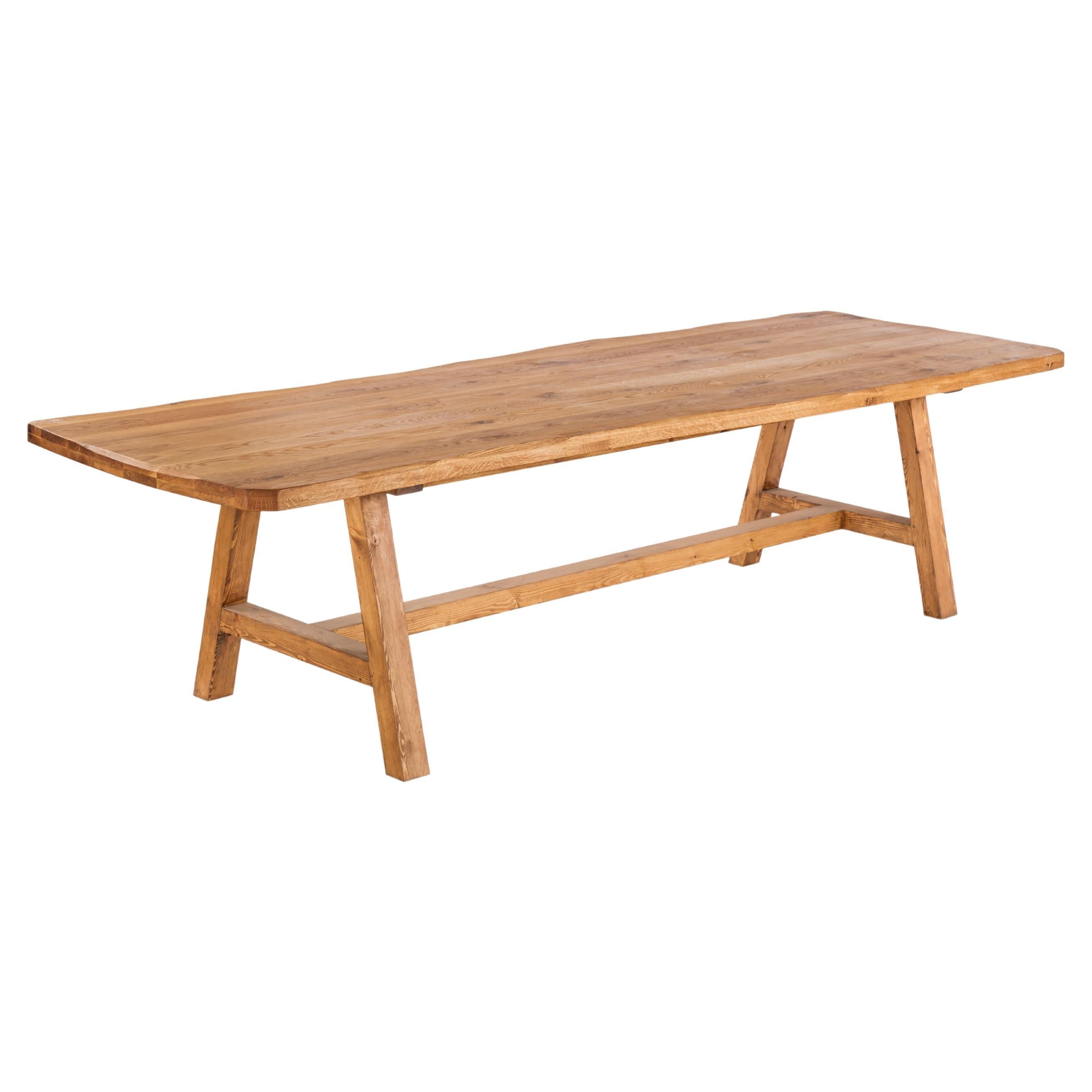 https://a.1stdibscdn.com/outdoor-dining-table-with-oil-treated-massive-oak-logs-ideal-for-large-families-for-sale/f_58022/f_258677421635331549454/f_25867742_1635331550045_bg_processed.jpg