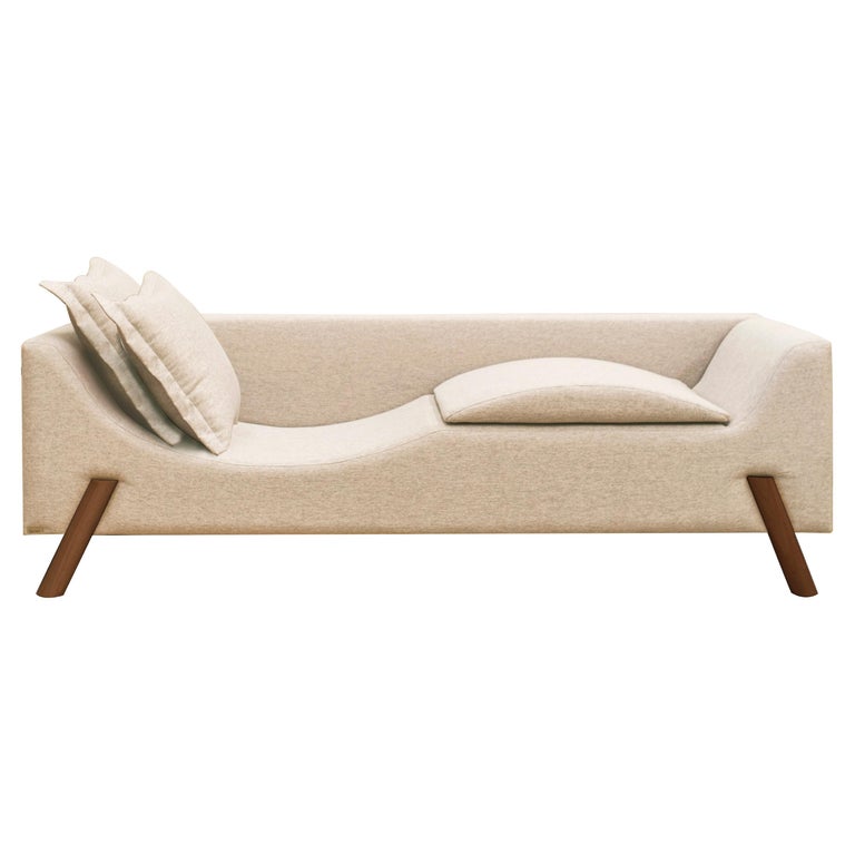 https://a.1stdibscdn.com/flag-couch-chaise-longue-with-two-arms-in-linen-and-wood-feet-for-sale/f_56842/f_258728921635356010051/f_25872892_1635356011038_bg_processed.jpg?width=768
