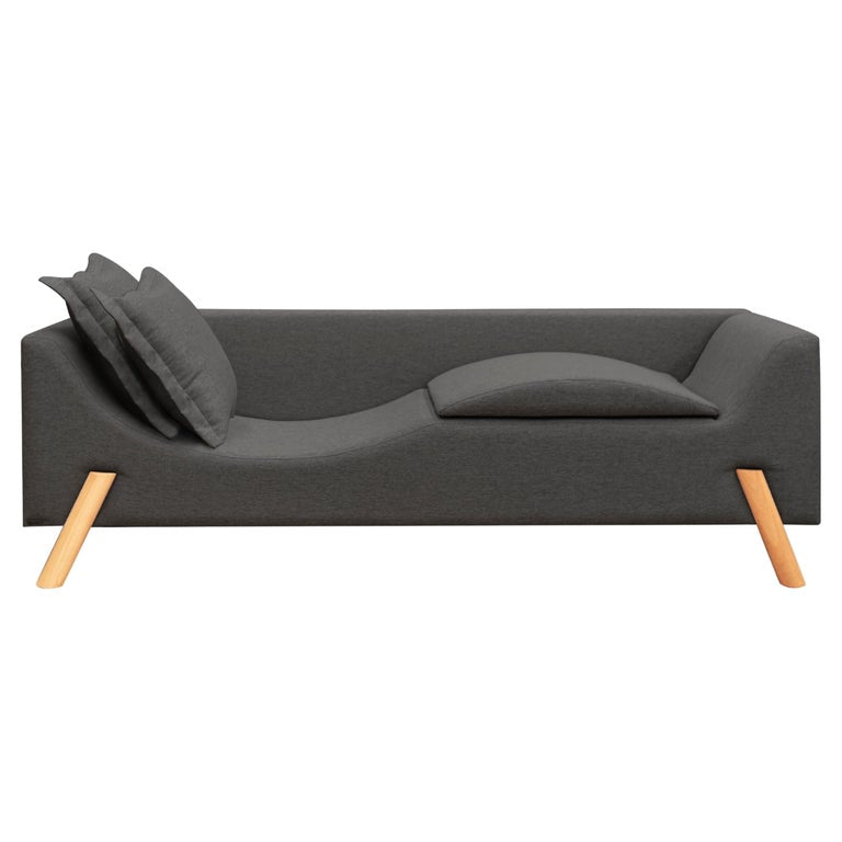 https://a.1stdibscdn.com/flag-couch-and-chaise-longue-with-two-arms-in-linen-and-wood-feet-for-sale/f_56842/f_258728921703683953455/f_25872892_1703683954380_bg_processed.jpg?width=768