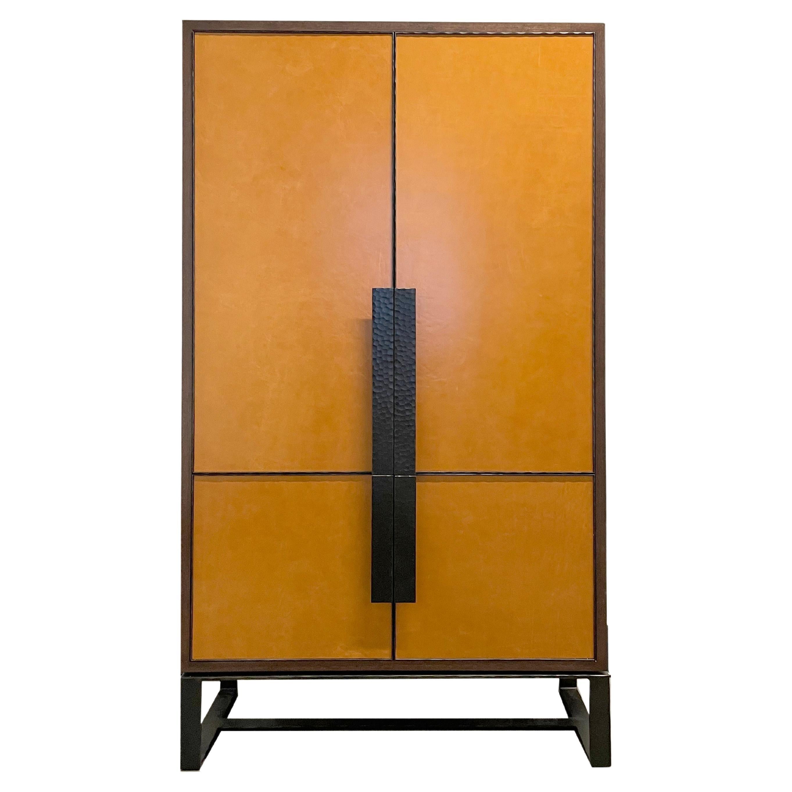https://a.1stdibscdn.com/custom-chelsea-leather-bar-cabinet-by-ercole-home-for-sale/f_42371/f_263222521638207361887/f_26322252_1638207362832_bg_processed.jpg