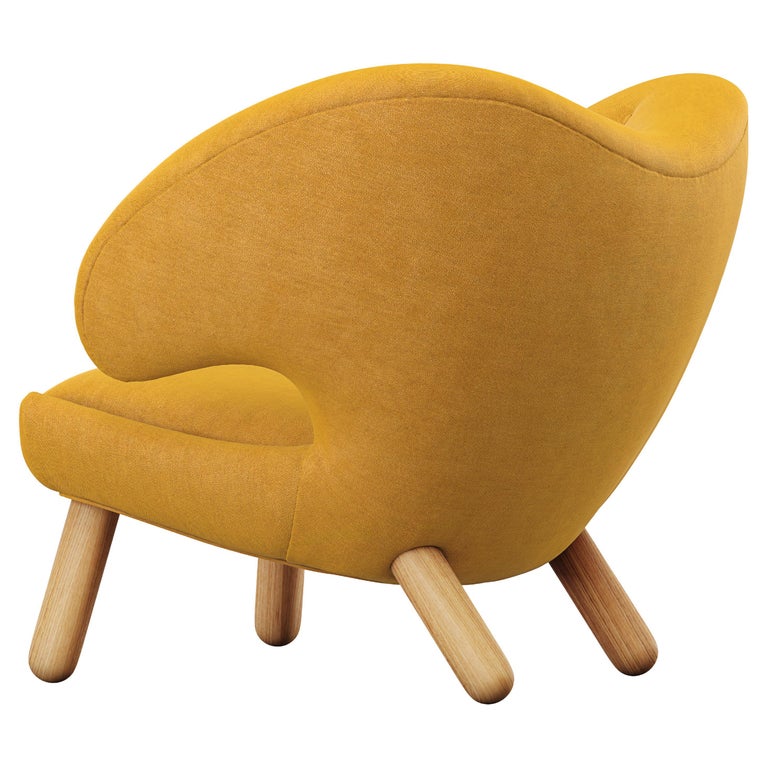 https://a.1stdibscdn.com/finn-juhl-pelican-chair-upholstered-in-wood-and-fabric-for-sale/f_14272/f_378351021704703891400/f_26363672_1638450997957_bg_processed.jpg?width=768