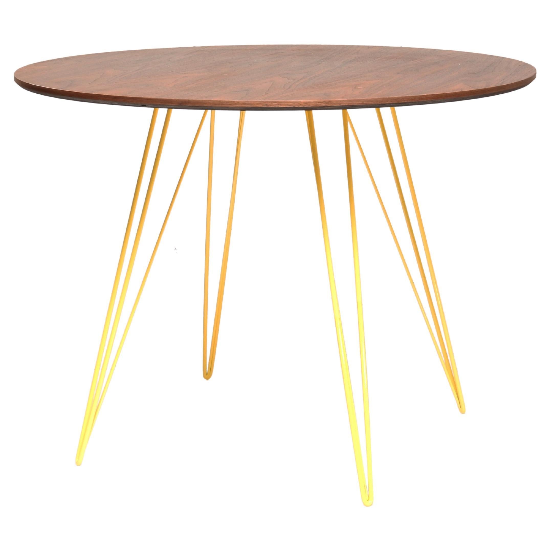 https://a.1stdibscdn.com/williams-hairpin-dining-round-table-walnut-yellow-for-sale/22569652/f_265761521639731155862/f_26576152_1639731156402_bg_processed.jpg